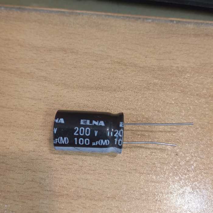 خازن الکترولیت 100 میکرو فاراد 200 ولت پک بسته 10 عددی کد محصول 120