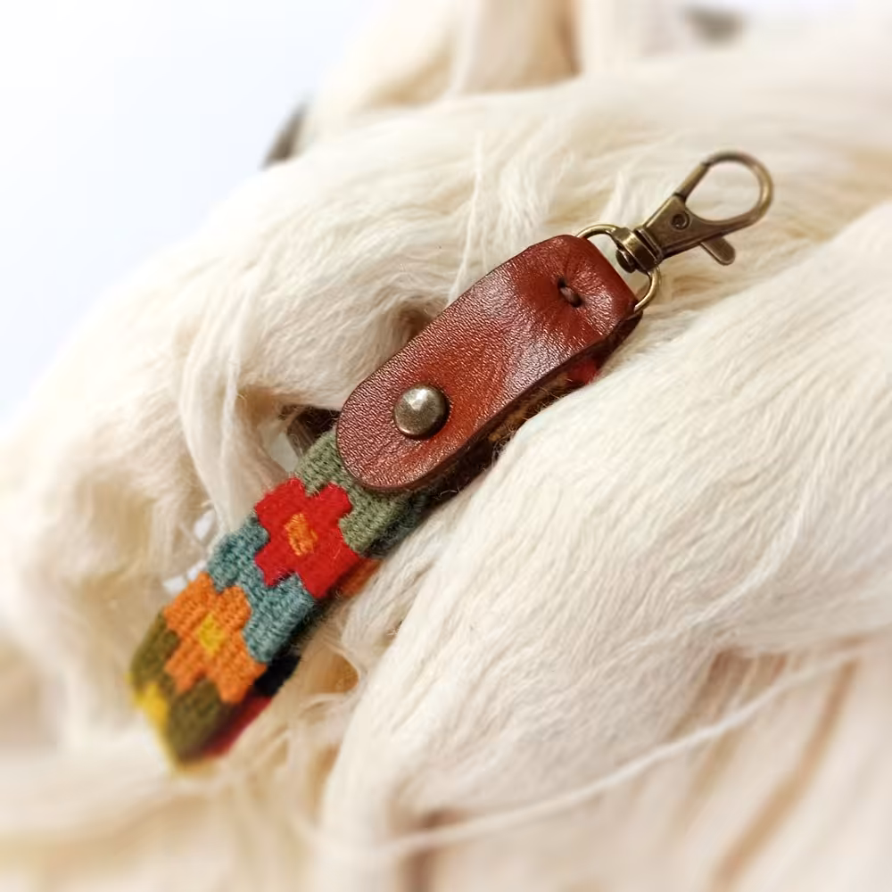 جاکلیدی چرم و گلیم دستبافت کوچک آویز مدبر کد  12