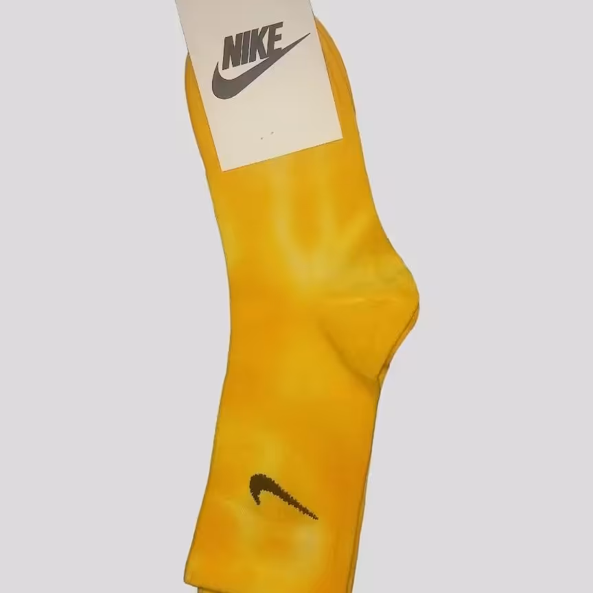 جوراب ورزشی طرح آبرنگی
ساق بلند 
 کیفیت عالی
 سایز  بندی فری سایز
 برند نایک
