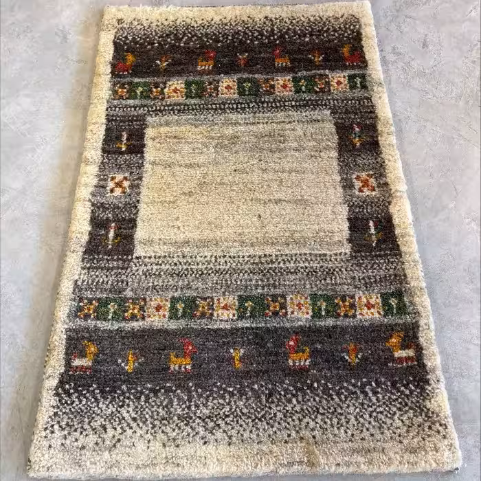 گبه  نیم متری دستباف طرح کرم و طوسی کد 3257