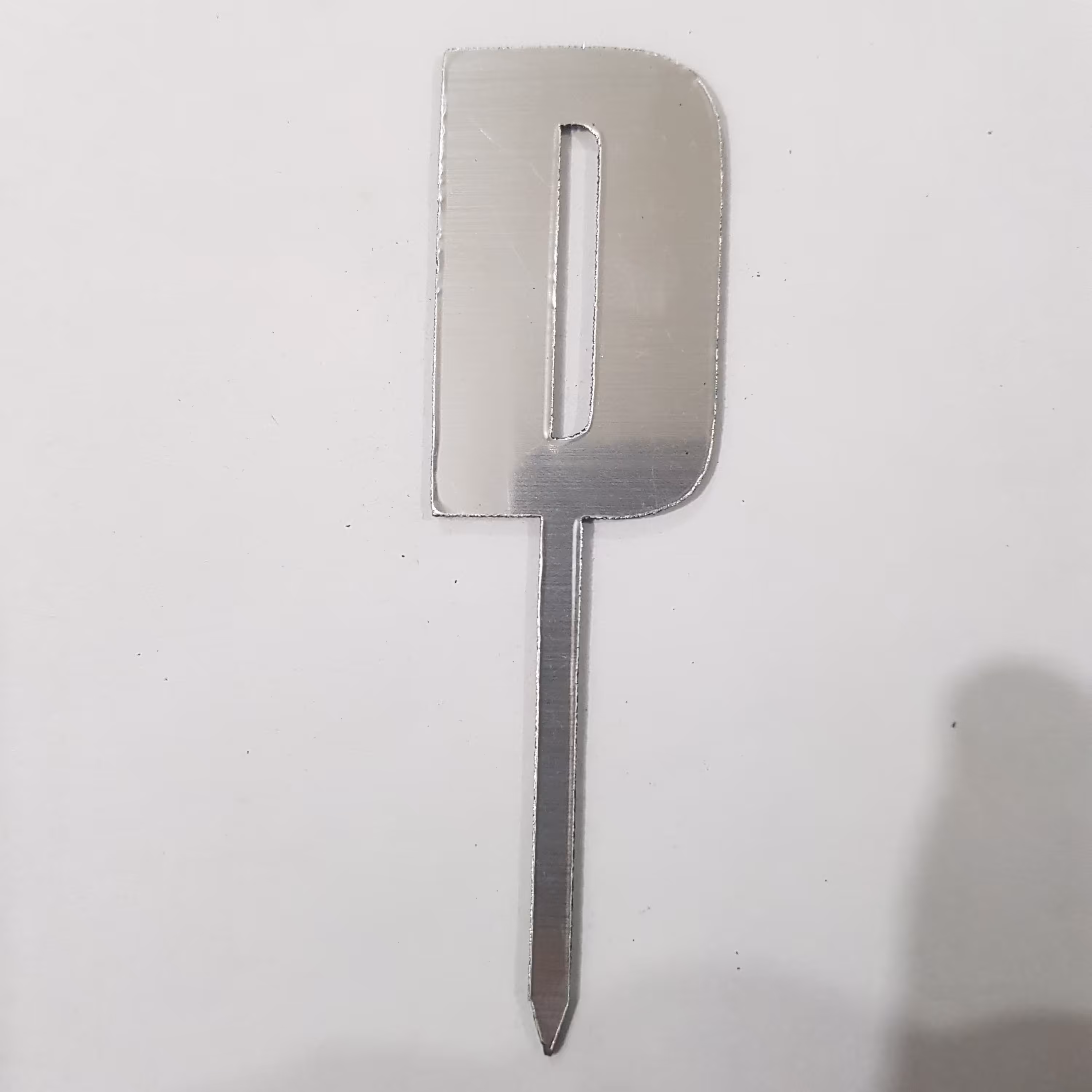 تاپر کیک تولد، مولتی استایل نقره ای، طرح حرف D، مدل 002