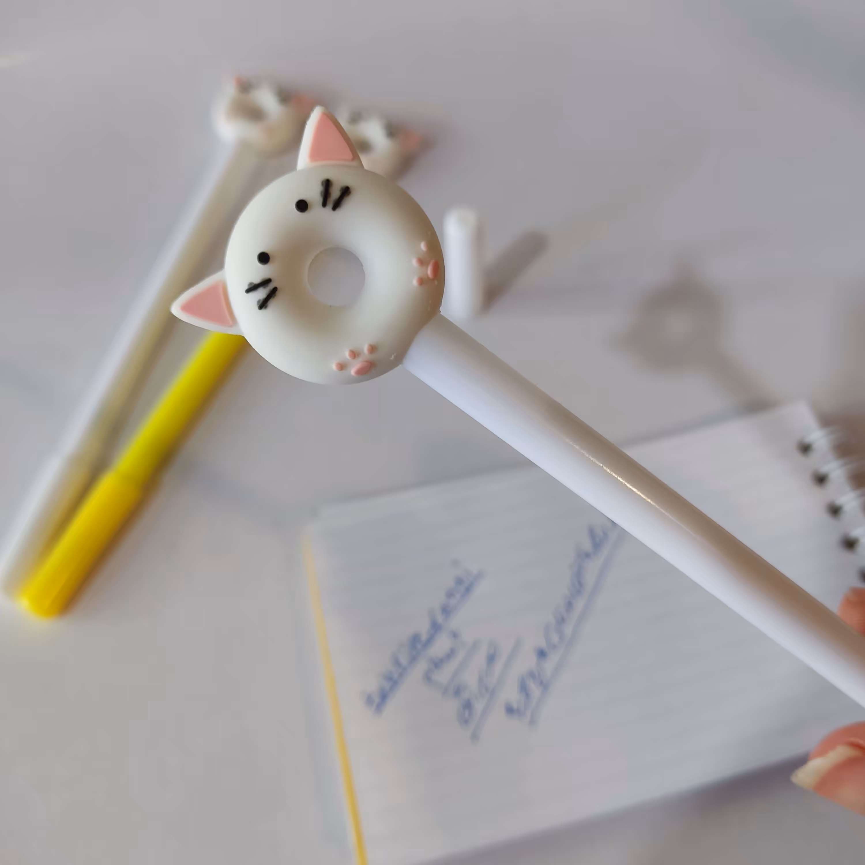 خودکار فانتزی دوناتی درجه یک طرح گربه با ضخامت نوک 0.5 و رنگ جوهر آبی