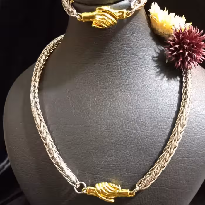 سرویس گردنبند و دست بند  مدل دست دوستی