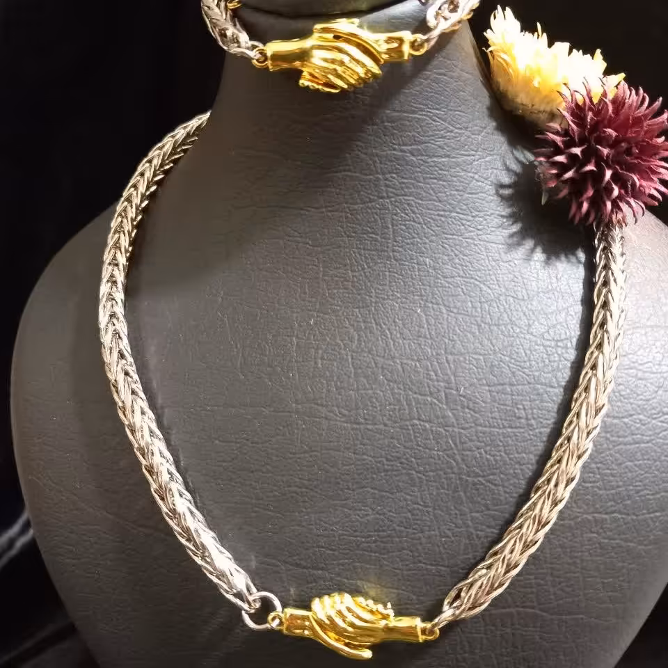 سرویس گردنبند و دست بند  مدل دست دوستی