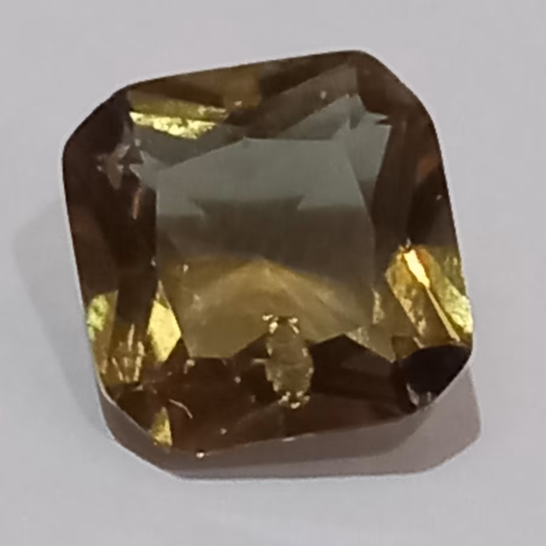 الکساندریت هفت رنگ تراش  باگت  مربعی بسیار زیبا و چند رنگ