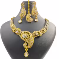 نیم ست هندی پر نگین  نگین رنگ سفید