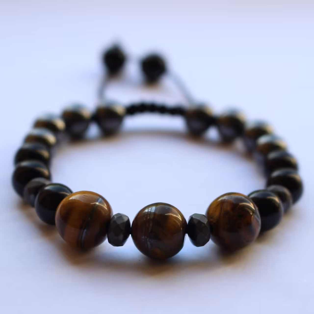 دستبند خرداد ماه مهردخت اکسسوریز. ترکیبی از. مگنتیت.چشم ببر.اونیکس و حدید