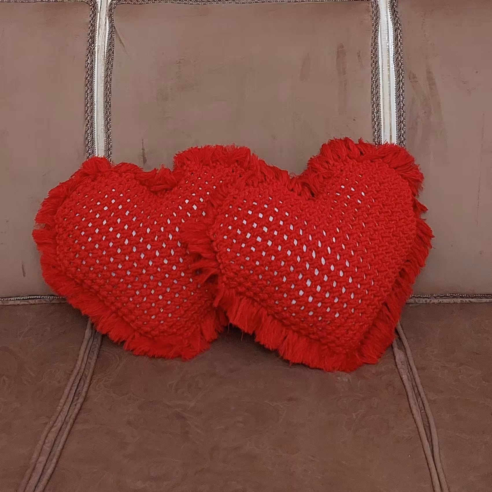 کوسن قلبی مکرومه ،دو رو بافت ،دستبافت و تمام گره 