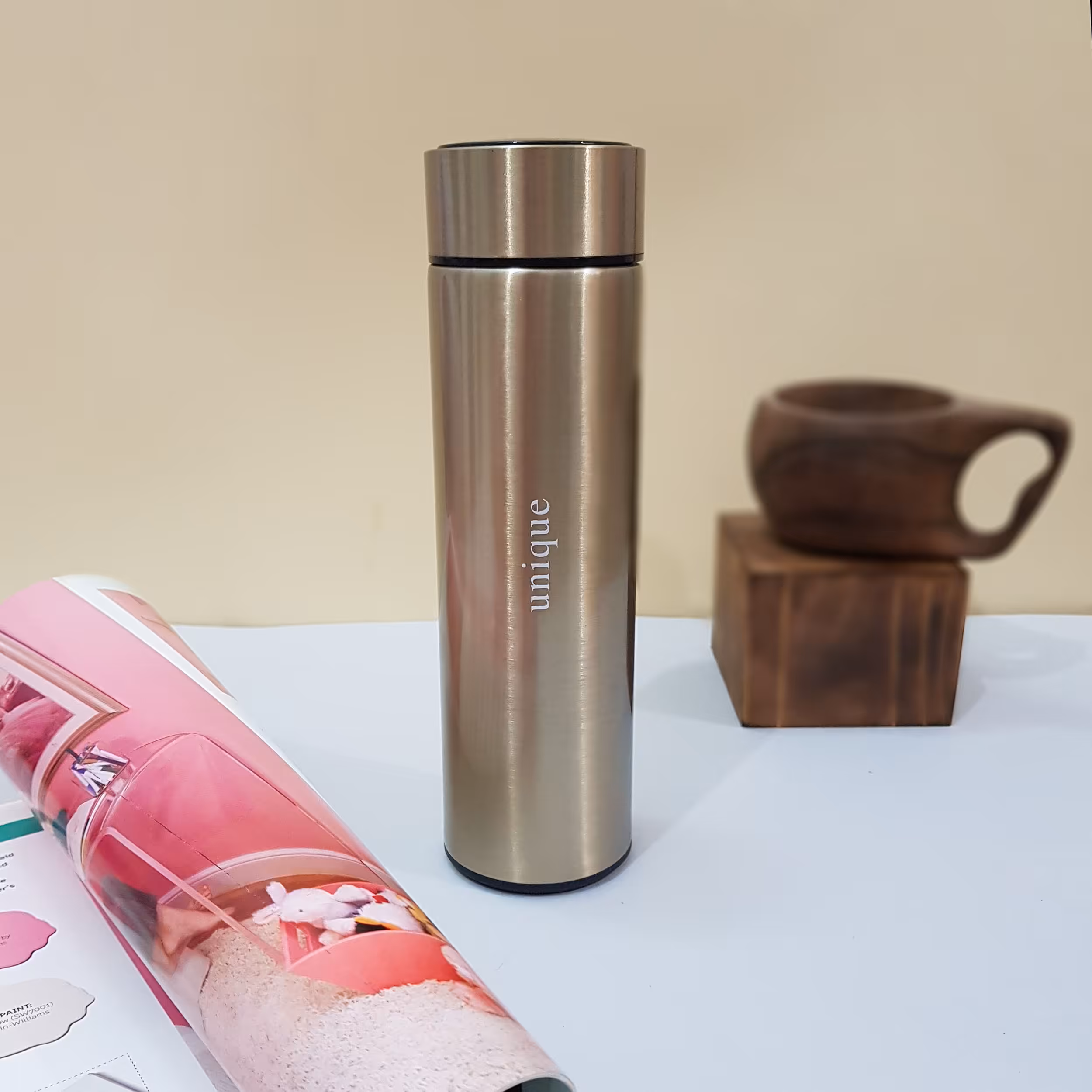 فلاسک هوشمند دیجیتالی  یونیک  0.5لیتر درجه دار نگهدارنده مایعات گرم وسرد طلایی