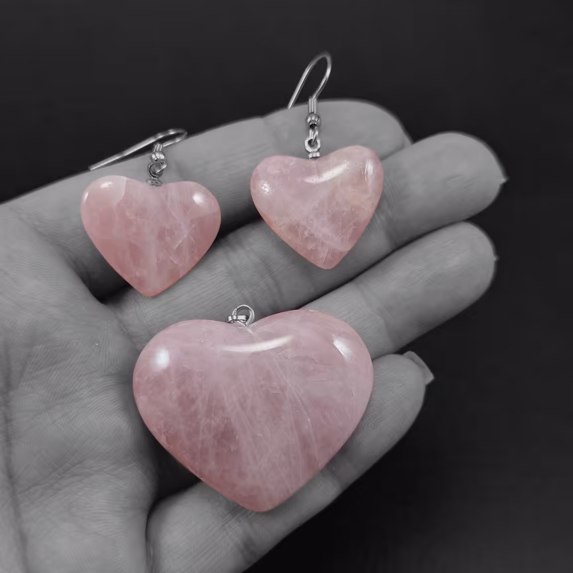 نیم ست کوارتز صورتی قلبی به همراه زنجیر شامل آویز یا رومانتویی درشت و گوشواره کد Y 7929