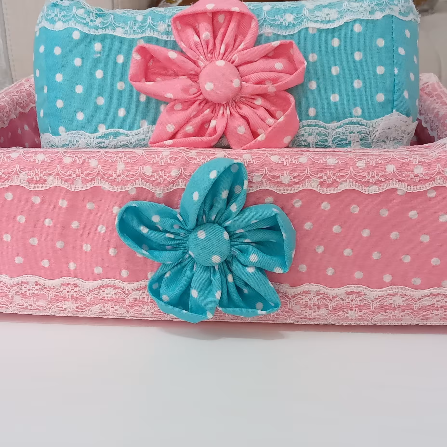 سبد  نان و وسایل و....