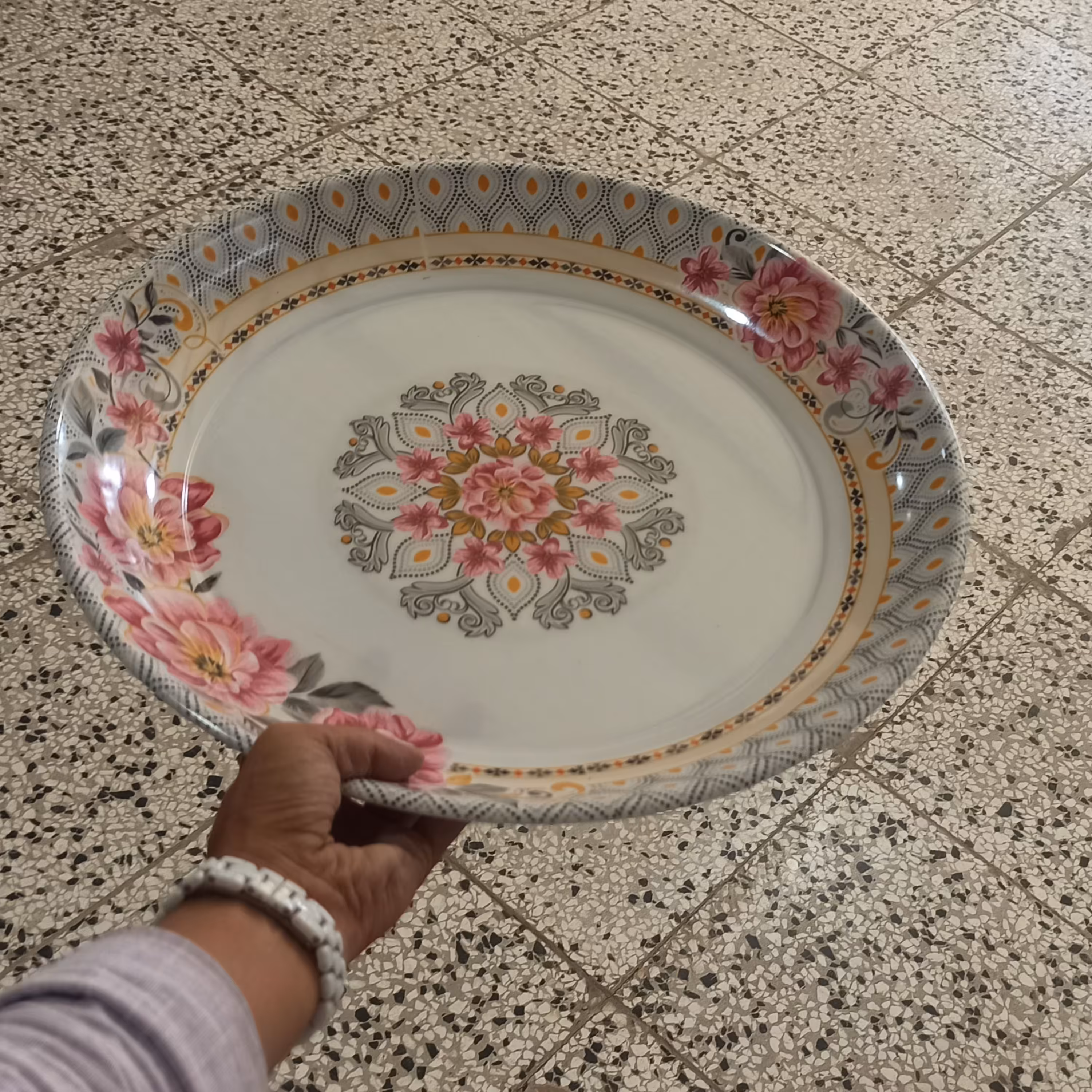 دیس ملامین کد 08 دیس گرد بزرگ تهیه شده از مواد نو سفارش به تعداد دلخواه سینی گرد