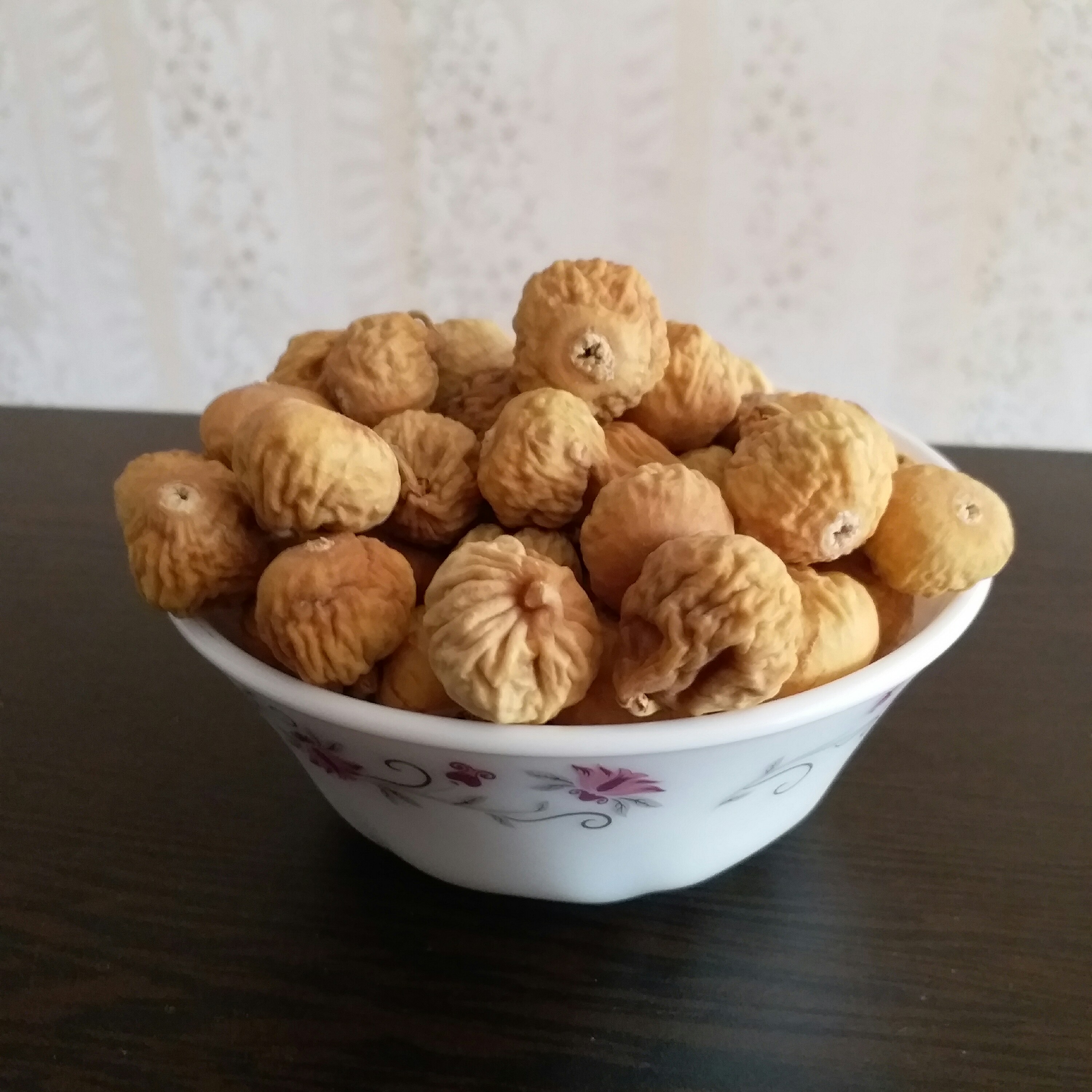 انجیر خشک استهبان گوشتی و تازه یک کیلو ارسال پسکرایه