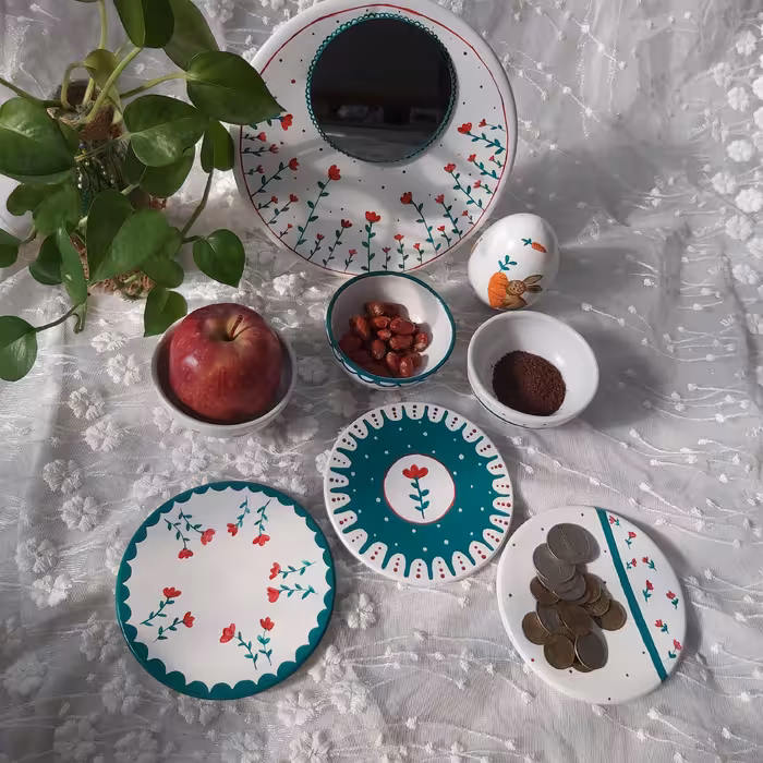 هفت سین 7تیکه 1402  دارای سه کاسه و سه بشقاب و آینه 