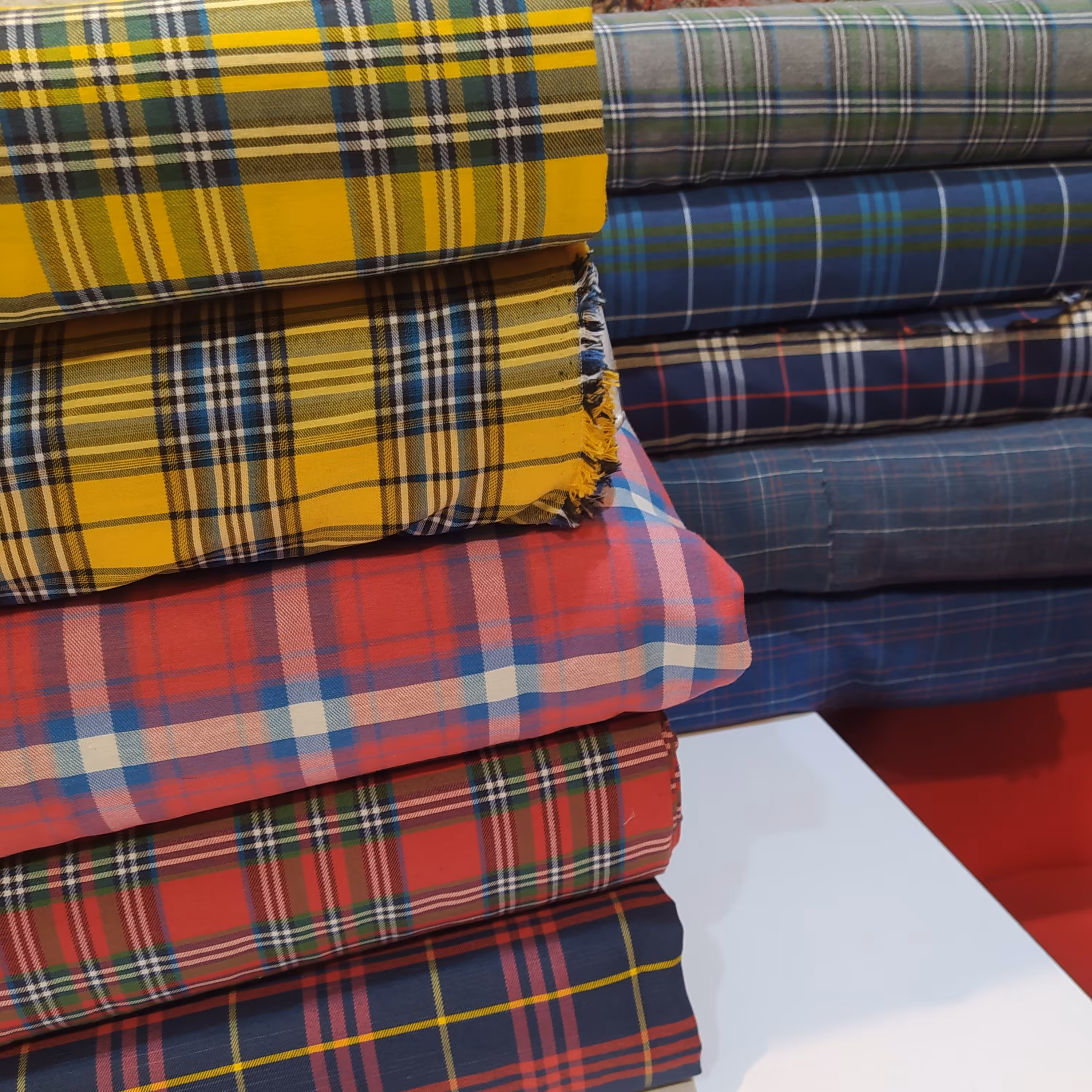 چهارخونه نخ پنبه
درجه یک
عرض 160 
رنگبندی 10 رنگ