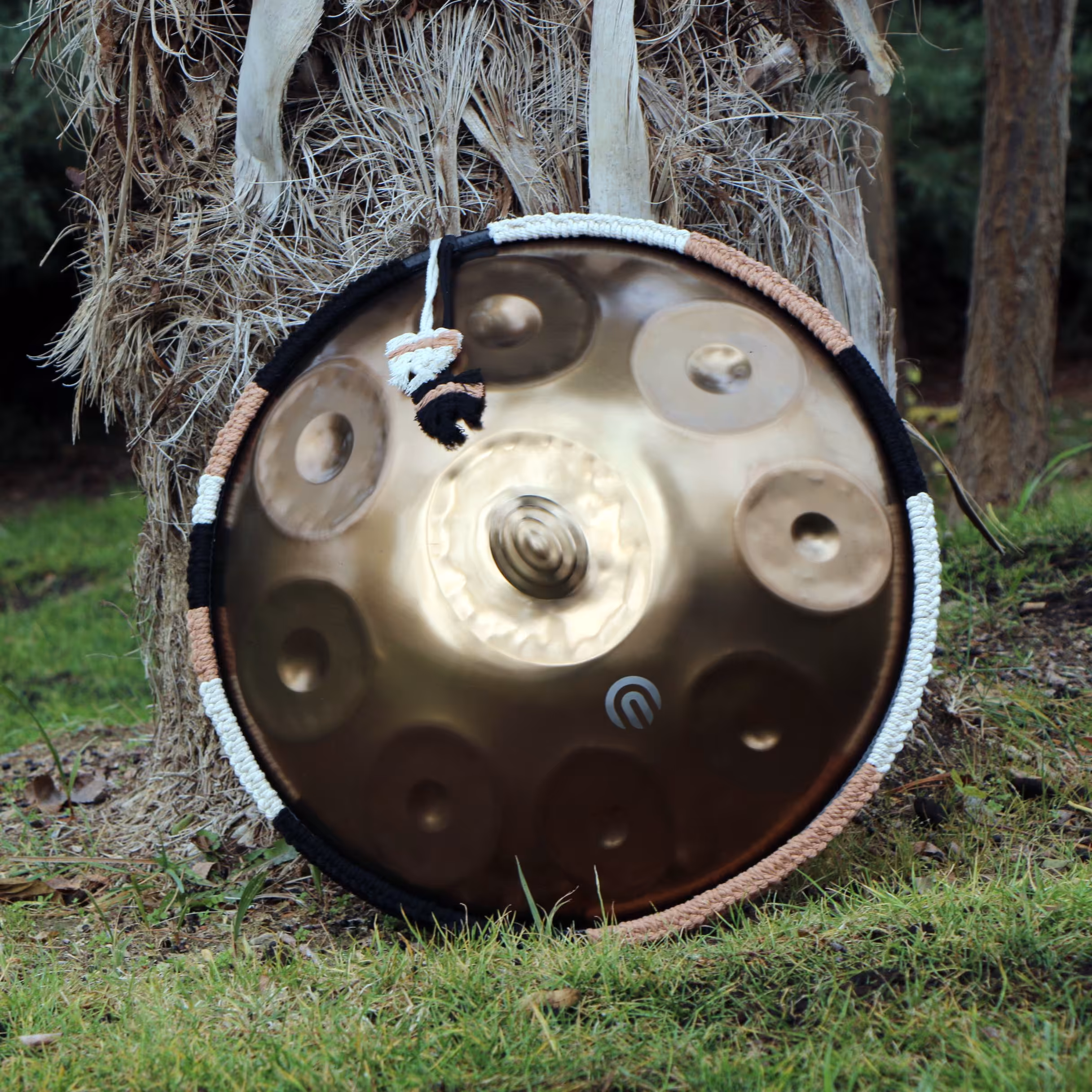 دوربافت هنگدرام فانتزی مشکی شیری نسکافه ای