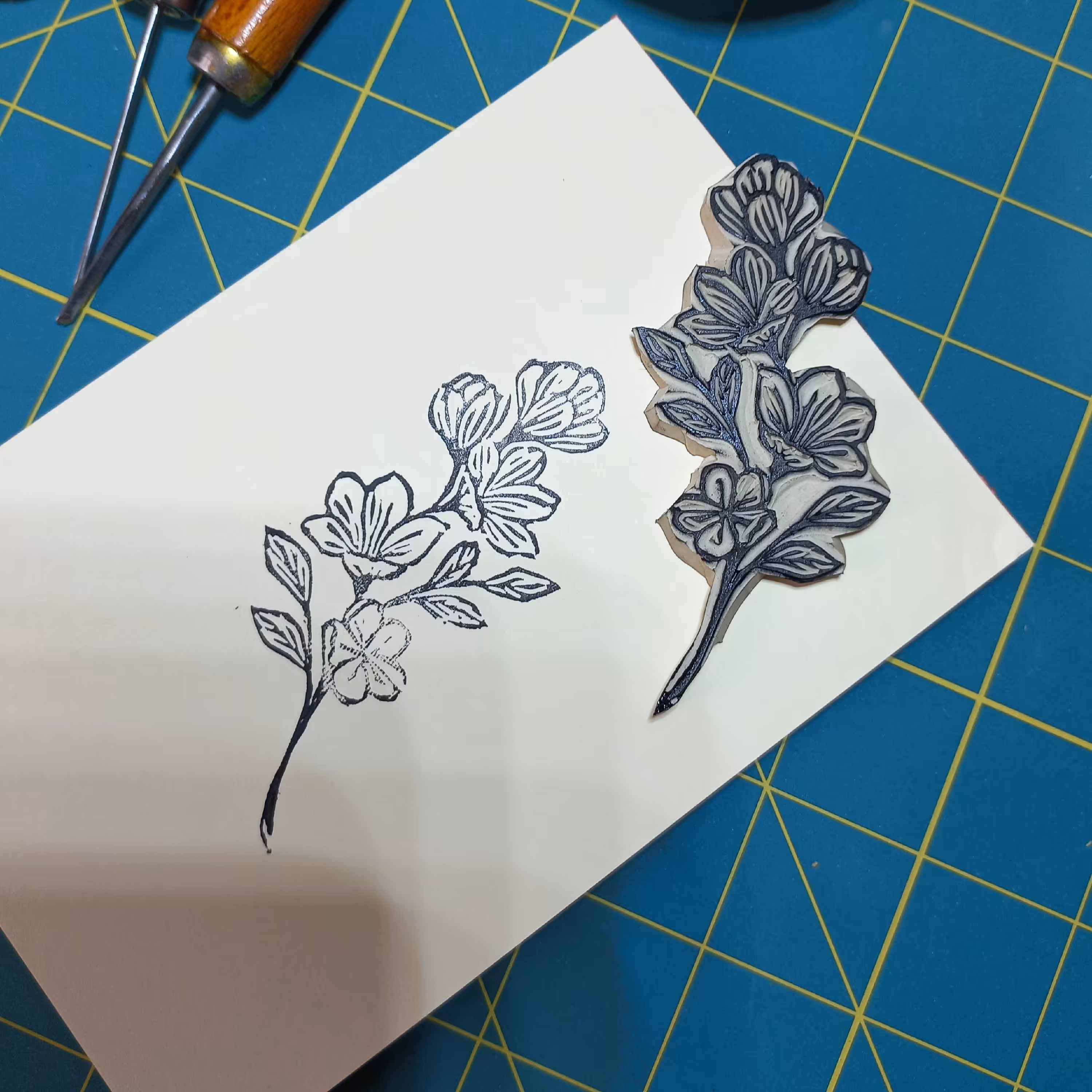 مهر لینو دستساز طرح گل 3