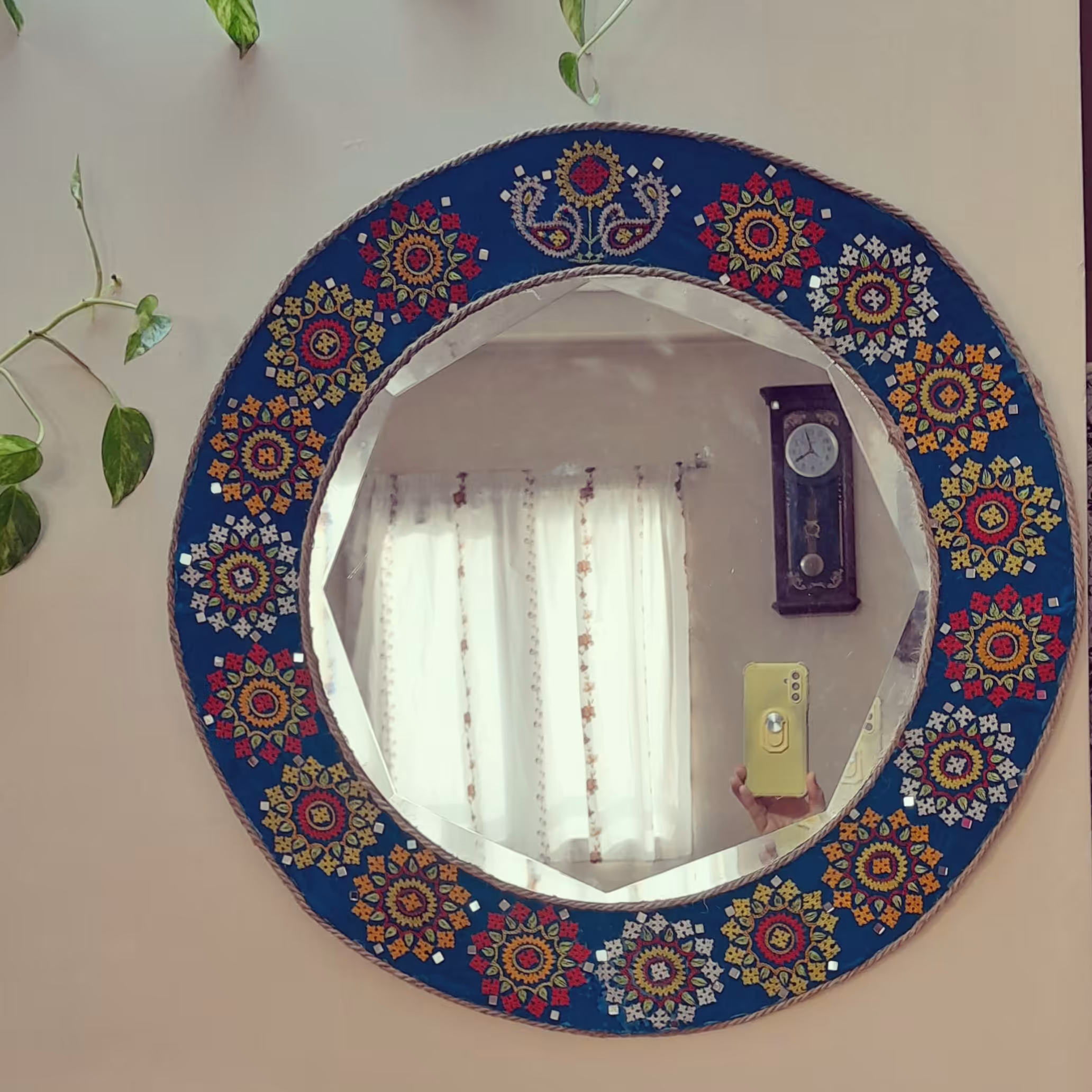 آینه سوزن دوزی شده 