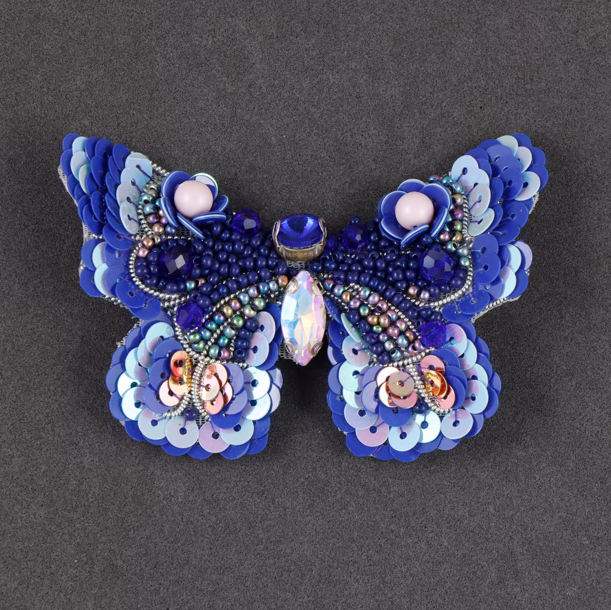 گل سینه طرح پروانه  (دست ساز)