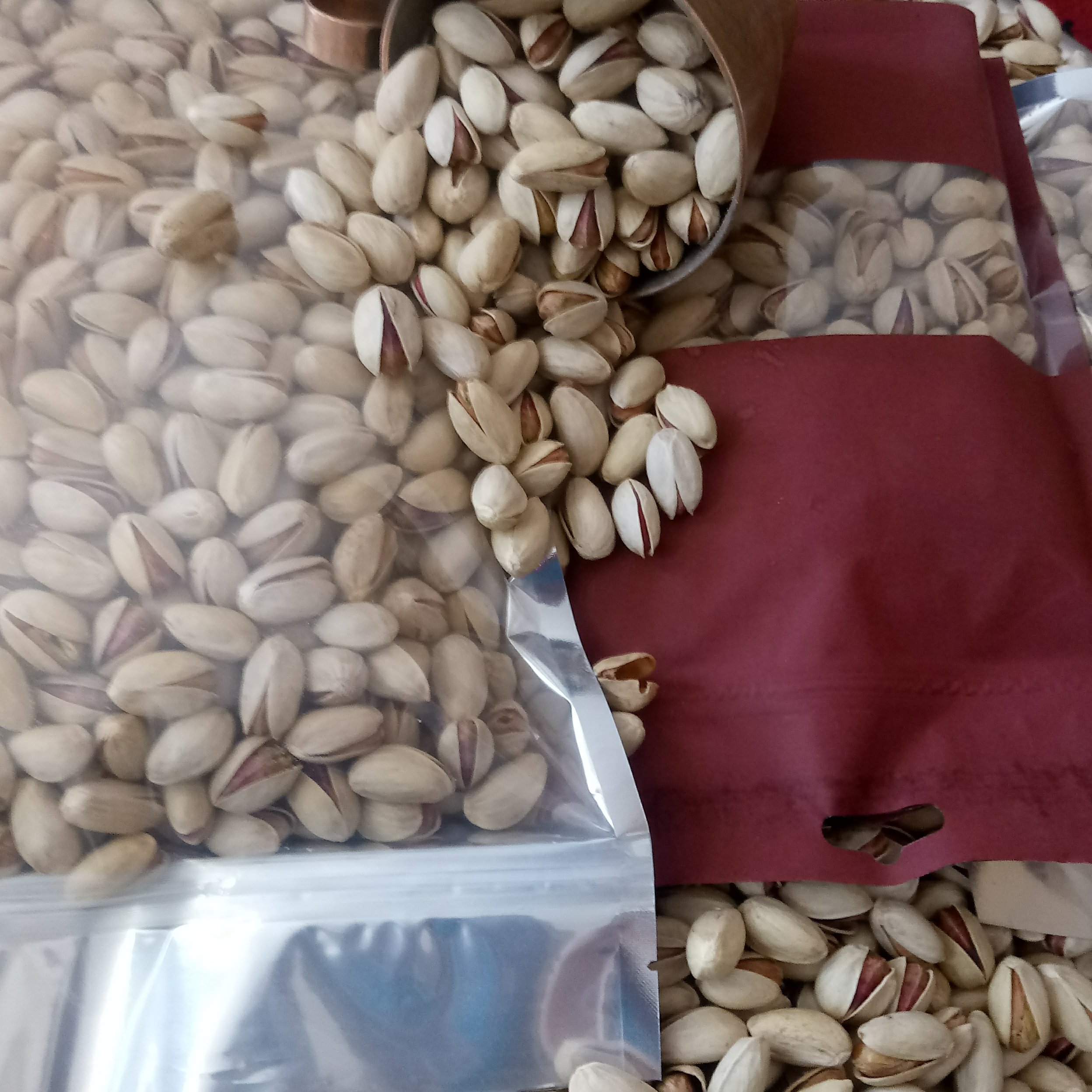پسته  امسالی و تازه احمداقایی خام درجه یک ( 400گرمی)
