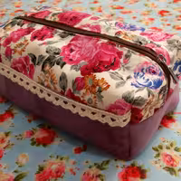 جامدادی یا کیف لوازم آرایشی طرح بنفش