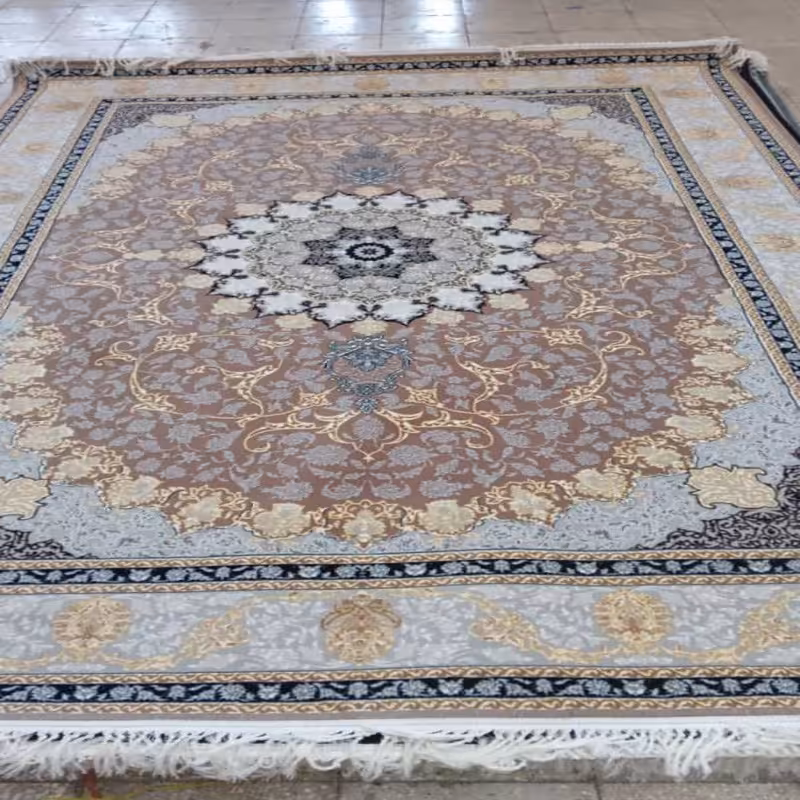 فرش ماشینی طلا کوب رنگ نسکافه ای طرح نایین 12 متری 700شانه تراکم 2550 