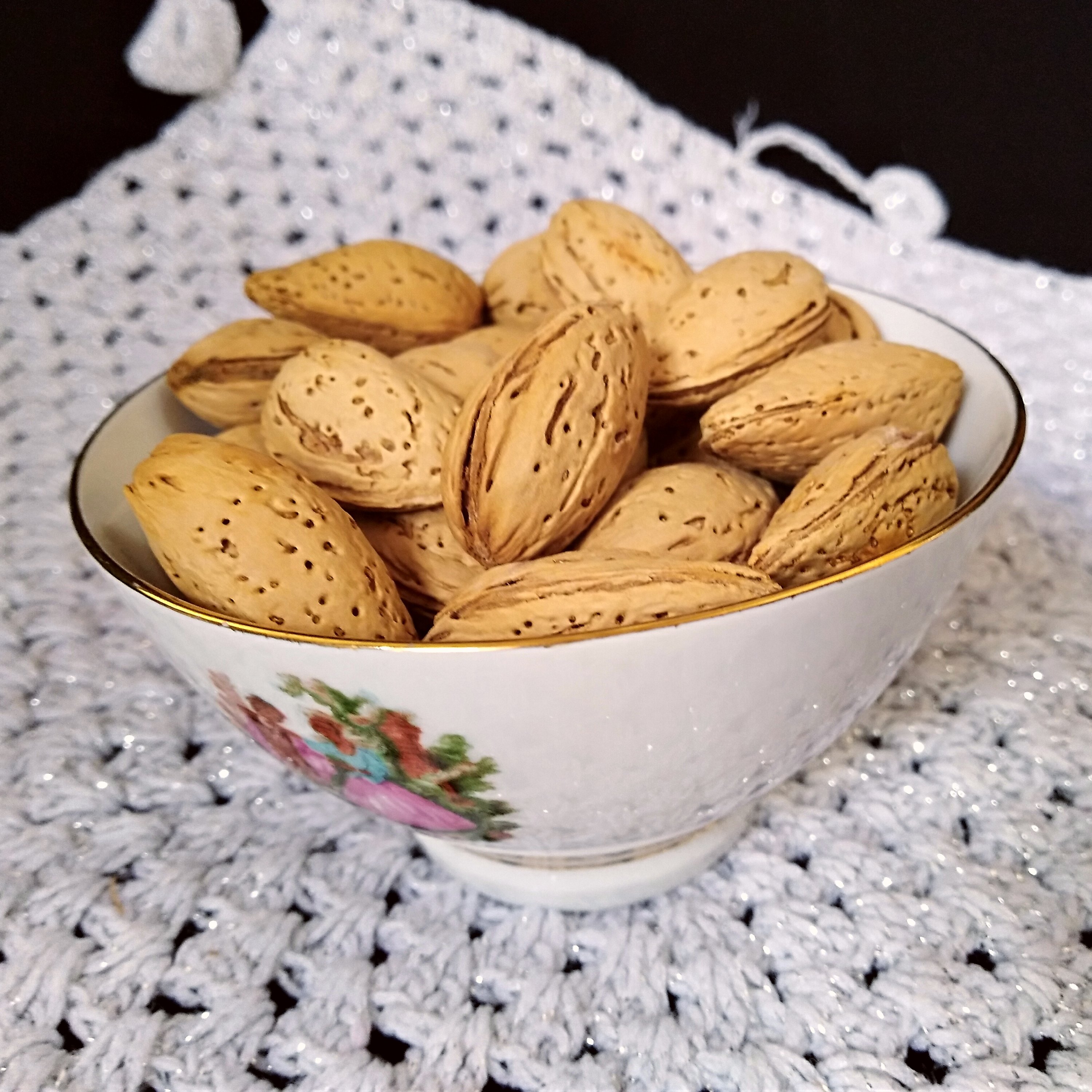 بادام نیمه کاغذی شیرین و ارگانیک امسالی(آذر پنجاه).نیم کیلویی