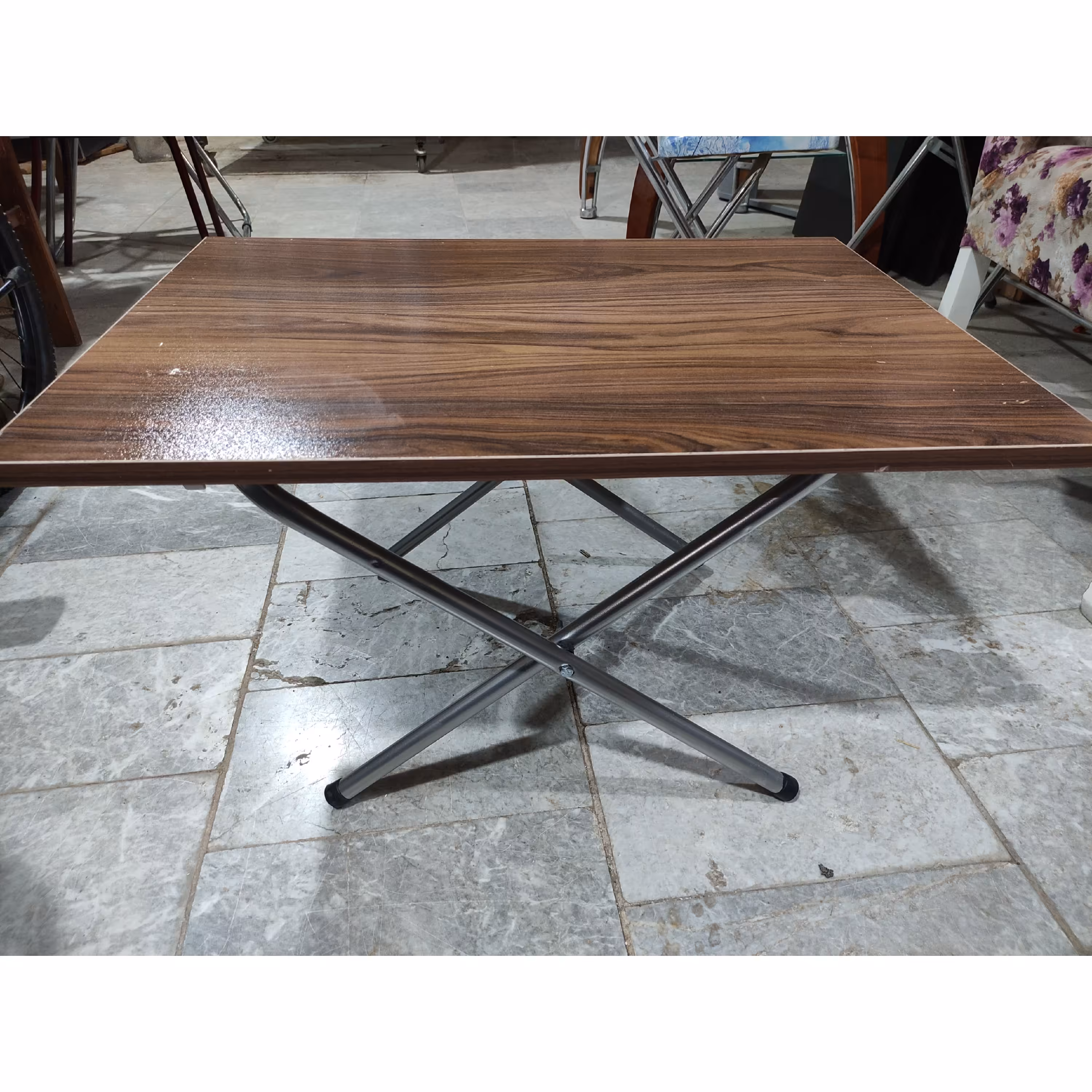 میز چوبی MDF قابل تنظیم ارتفاع 