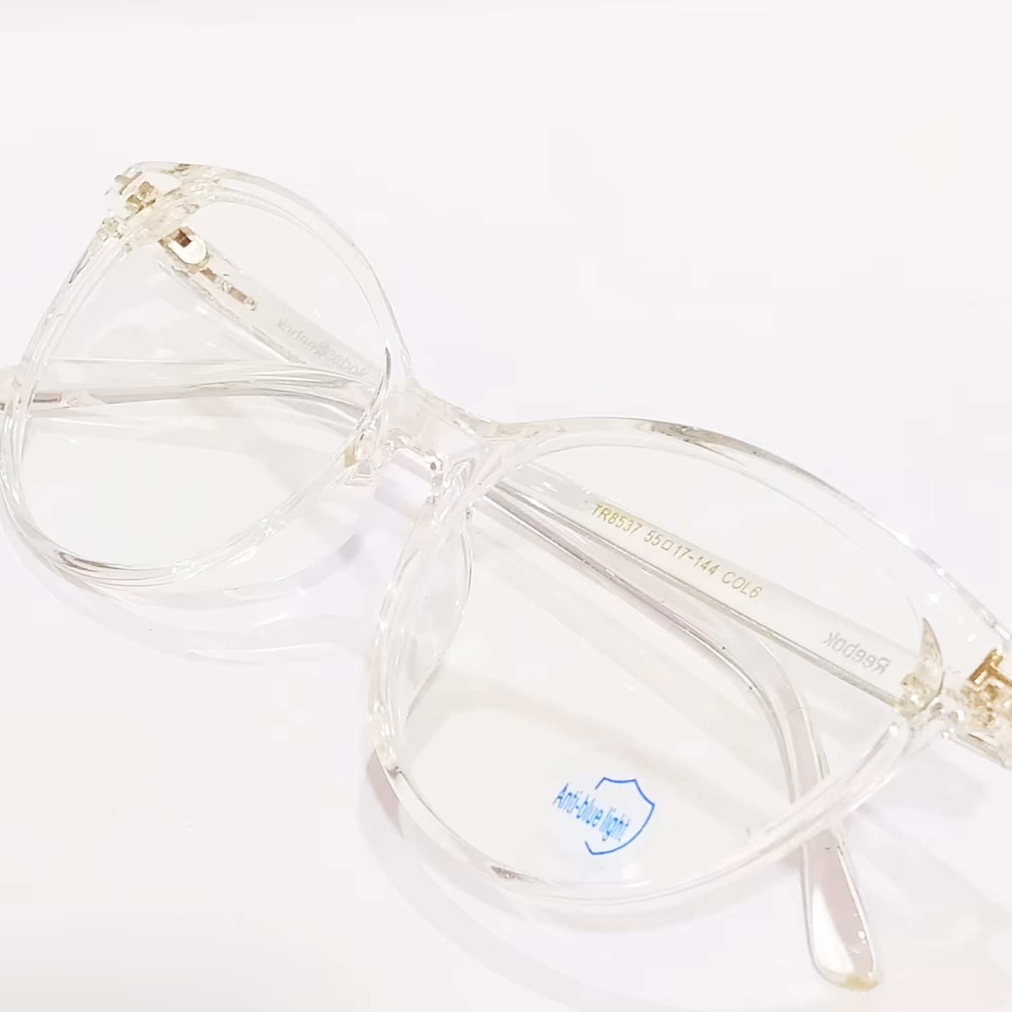 عینک بلوکات مخصوص کار با کامپیوتر و گوشی موبایل
رنگ عینک سفید یخی بی رنگ