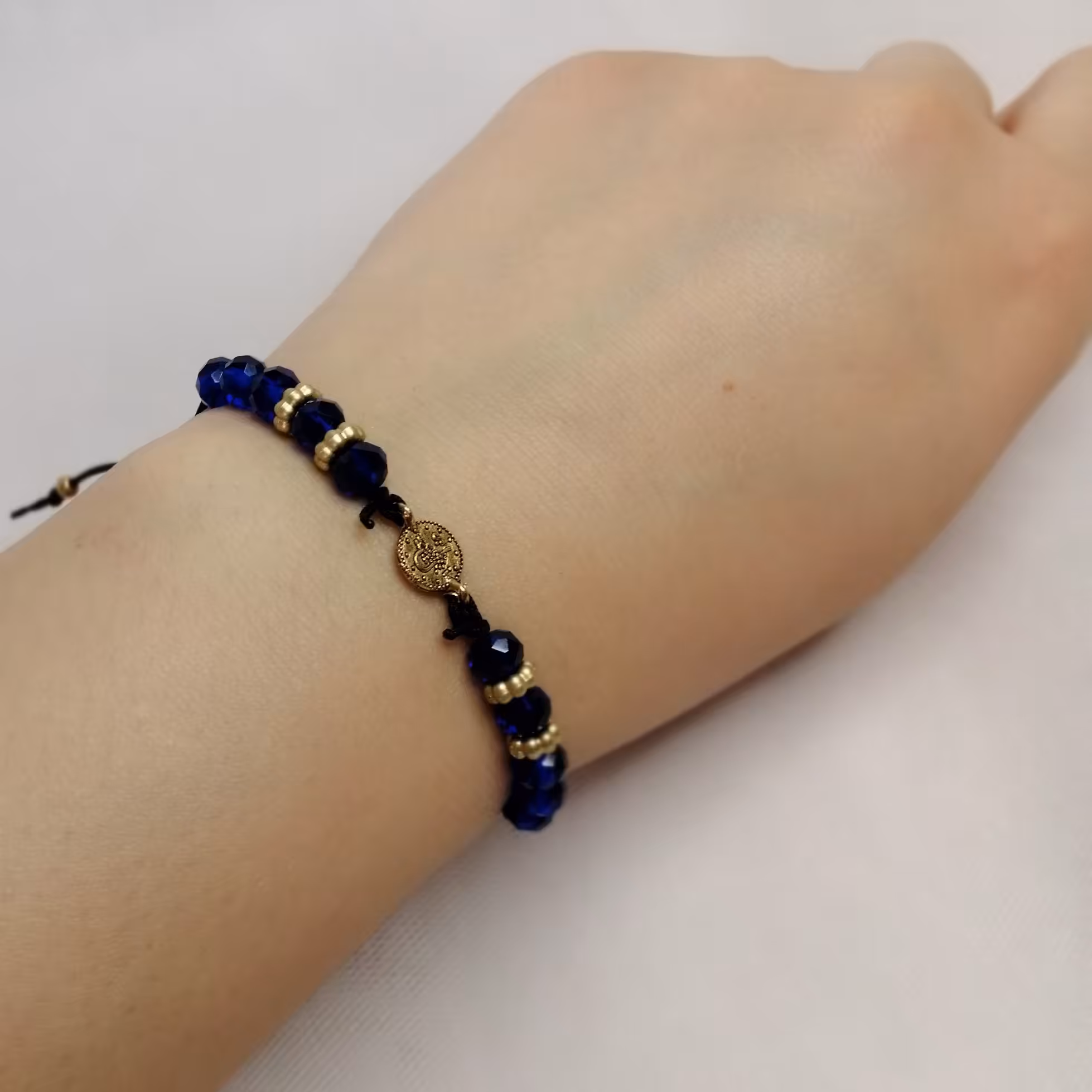 دستبند پلاک دار مهره ای سورمه ای