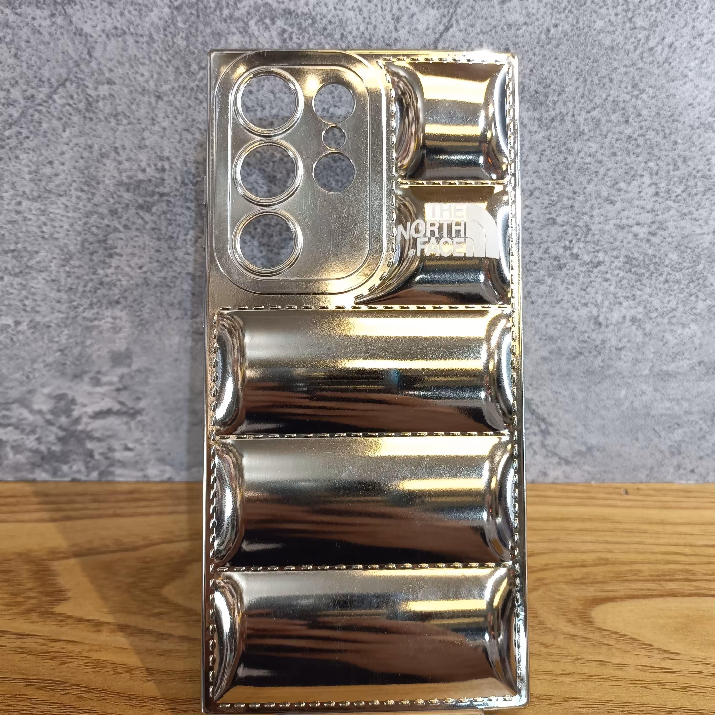 قاب گوشی S23ultra مدل پافری براق رنگ نقره ای samsung S23 ultra