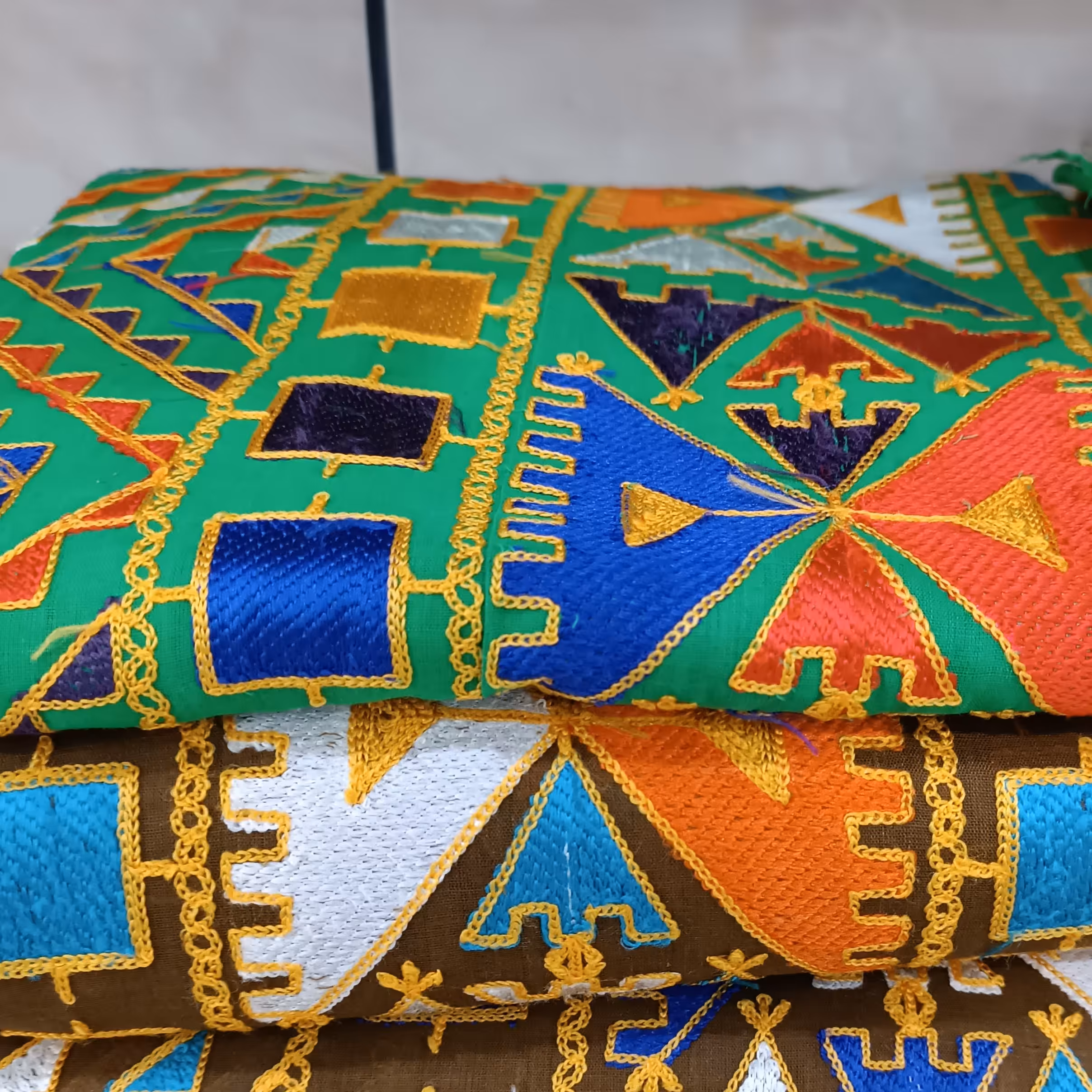 پارچه سنتی تافته بخارا دوزی 