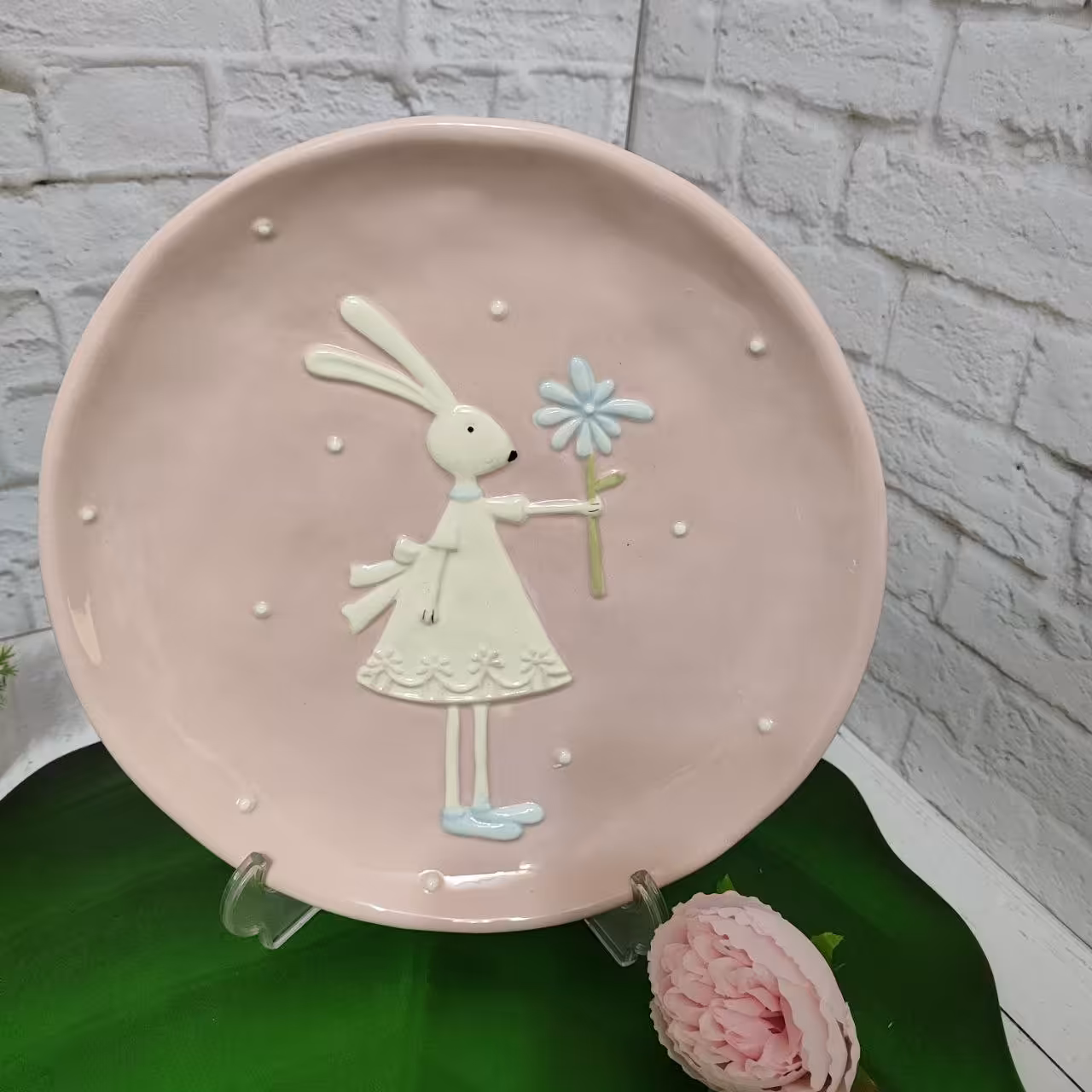 بشقاب خرگوش صورتی