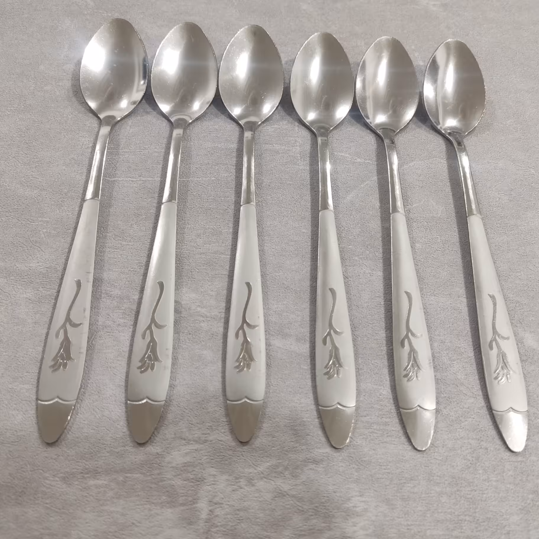 قاشق شربت خوری طرح گل میخک بسته 6عددی جنس فولاد ضد زنگ عیار 18 