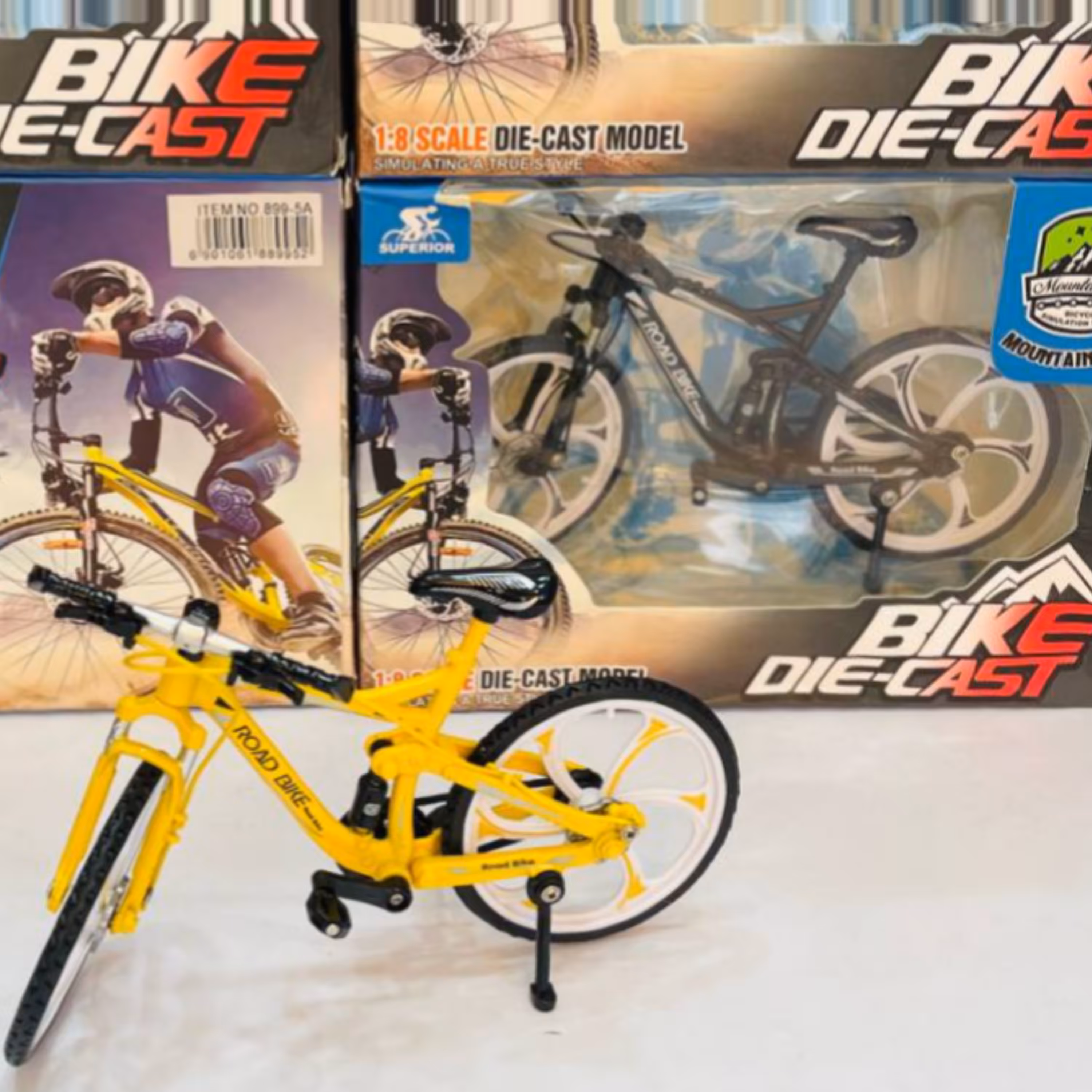 دوچرخه فلزی فنر دار جنس عالی وارداتی چرخها متحرک مناسب برای دکور یا بازی در سه رنگ مشکی وقرمز وزرد‌ 