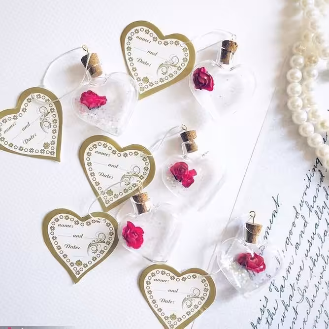 گیفت, یادبود, شیشه قلبی همراه گل و اکلیل