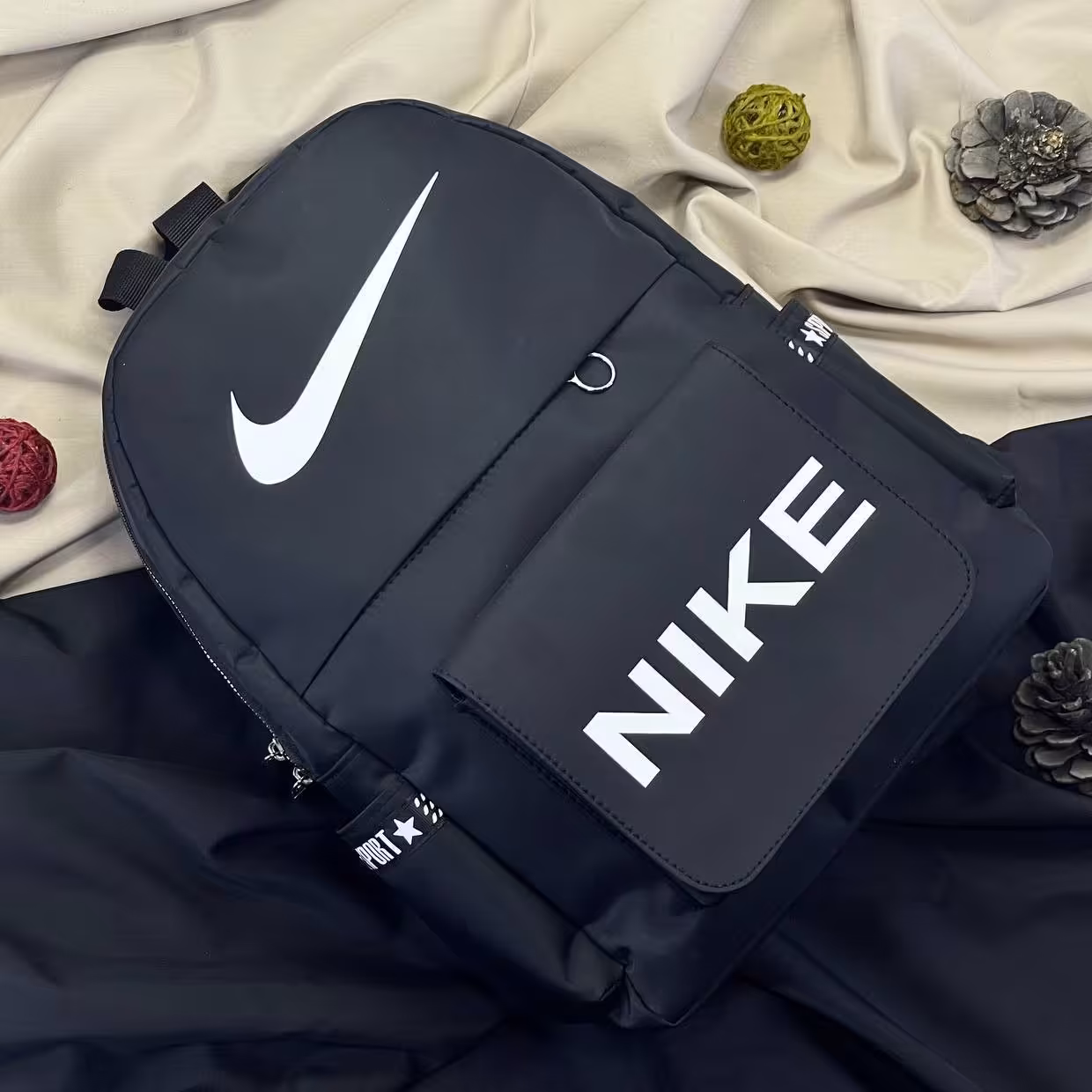 کوله بزرگ.جنس ساتن.ابعاد 30 در 40.ارسال رایگان