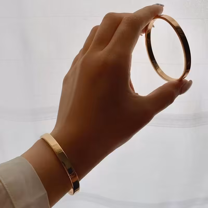 دستبند النگویی برند ژوپینگ طرح بیضی 