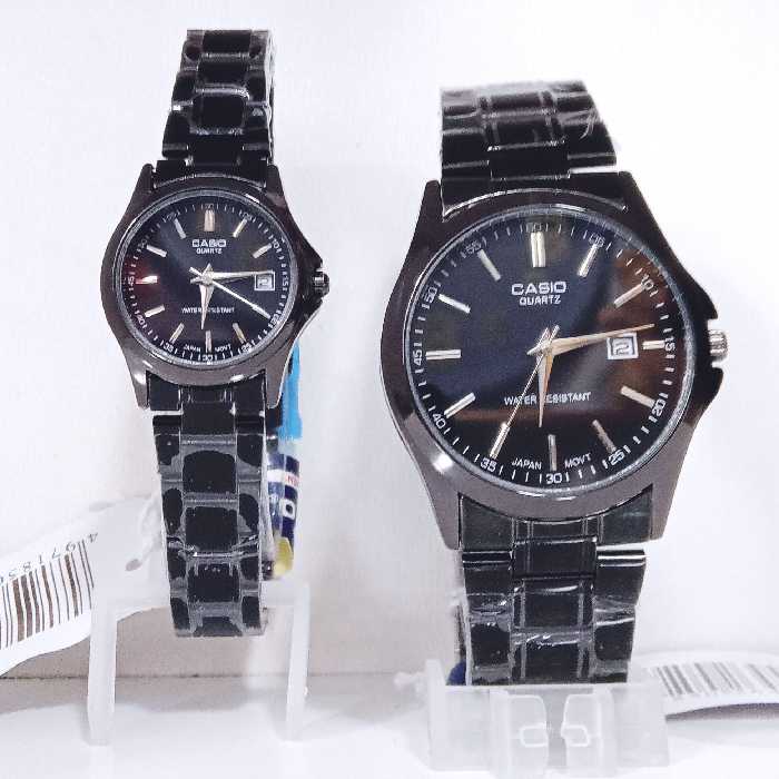 ساعت کاسیو ست زنانه ومردانه مشکی تقویم دار  موتور ژاپن داخل صفحه وپشت ساعتم هم حک شده رنگ ثابت ضدآب ارسال رایگان با جعبه