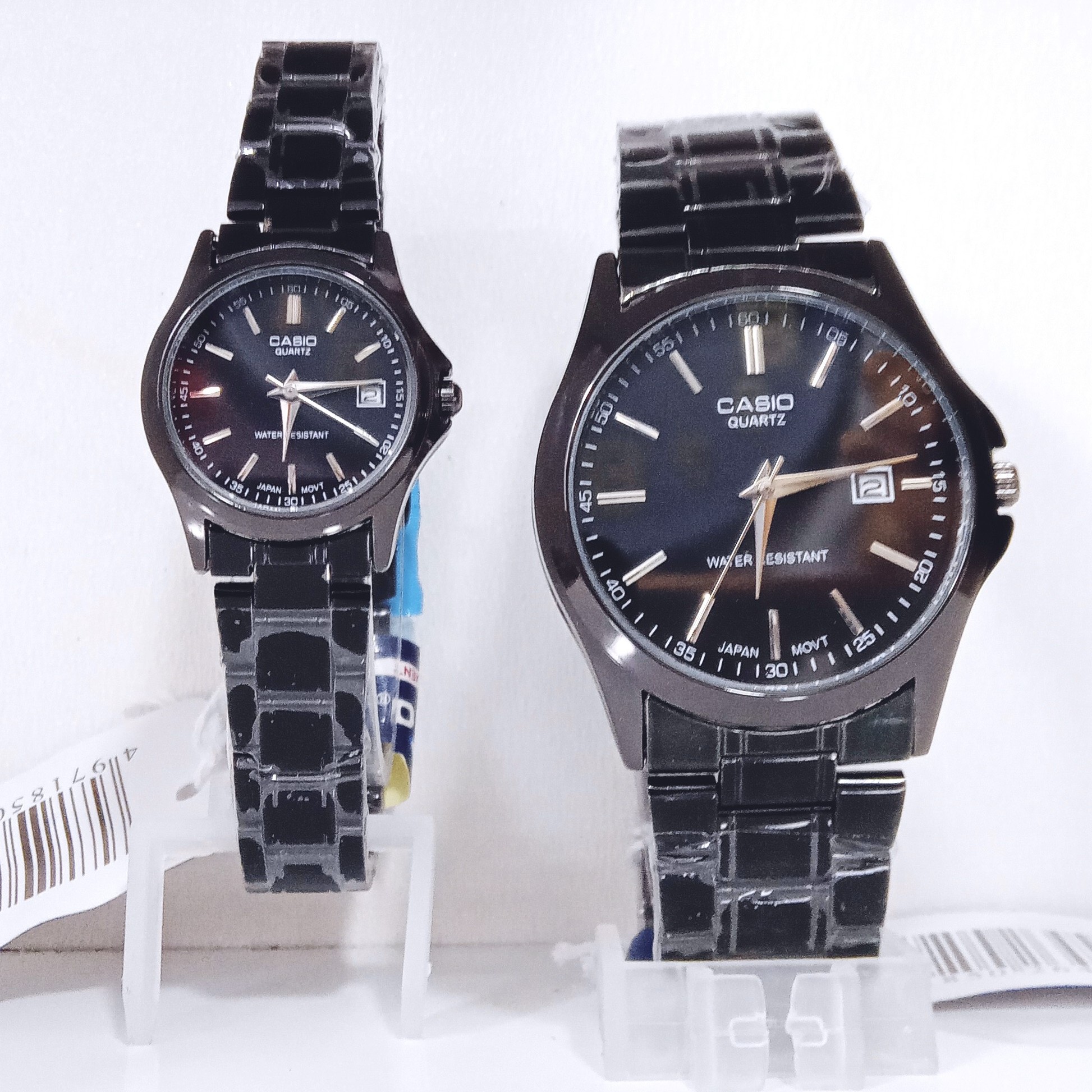 ساعت کاسیو ست زنانه ومردانه مشکی تقویم دار  موتور ژاپن داخل صفحه وپشت ساعتم هم حک شده رنگ ثابت ضدآب ارسال رایگان با جعبه