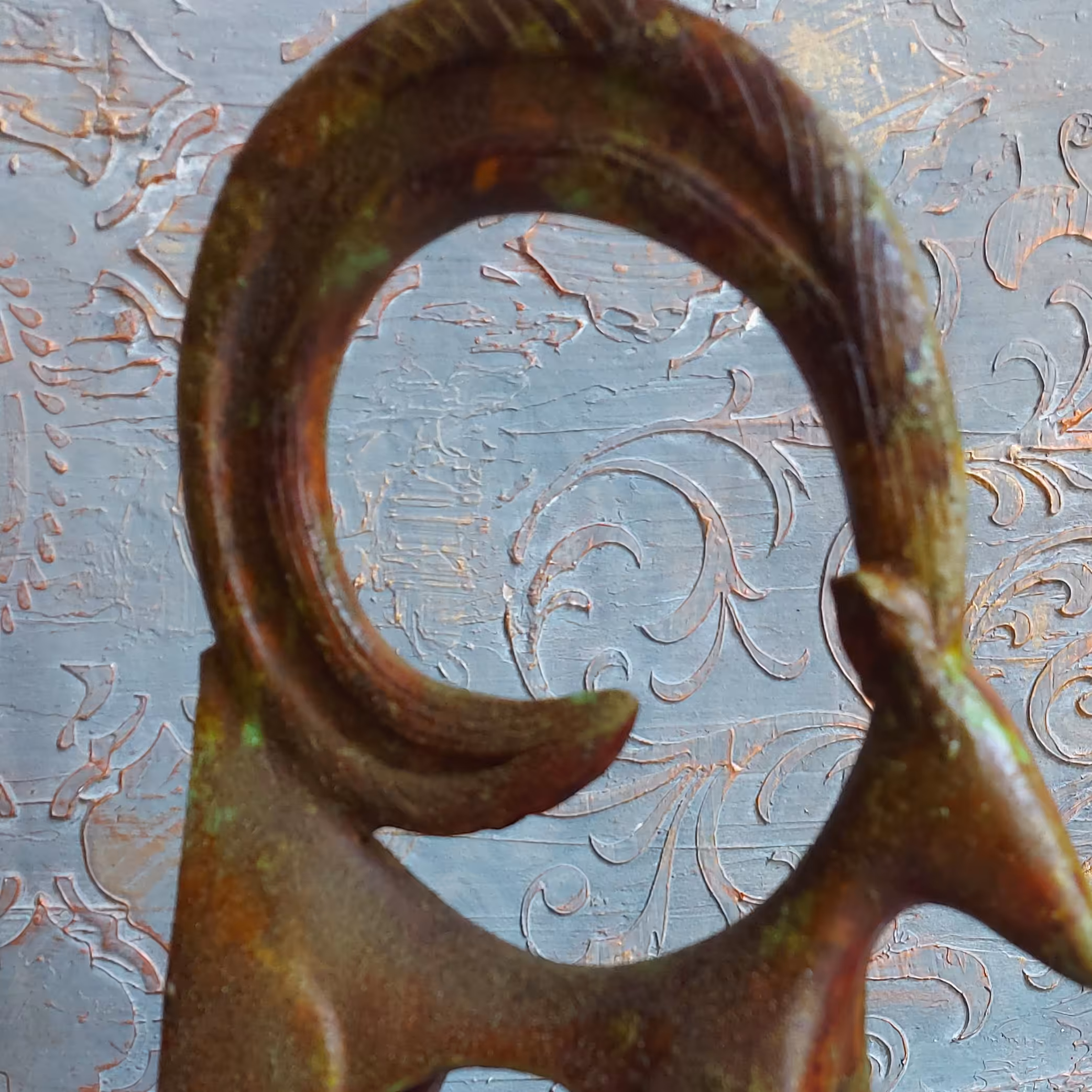 مجسمه بز کاپرا،  پتینه به سبک فسیل، مناسب طرفداران دکوری های خاص 