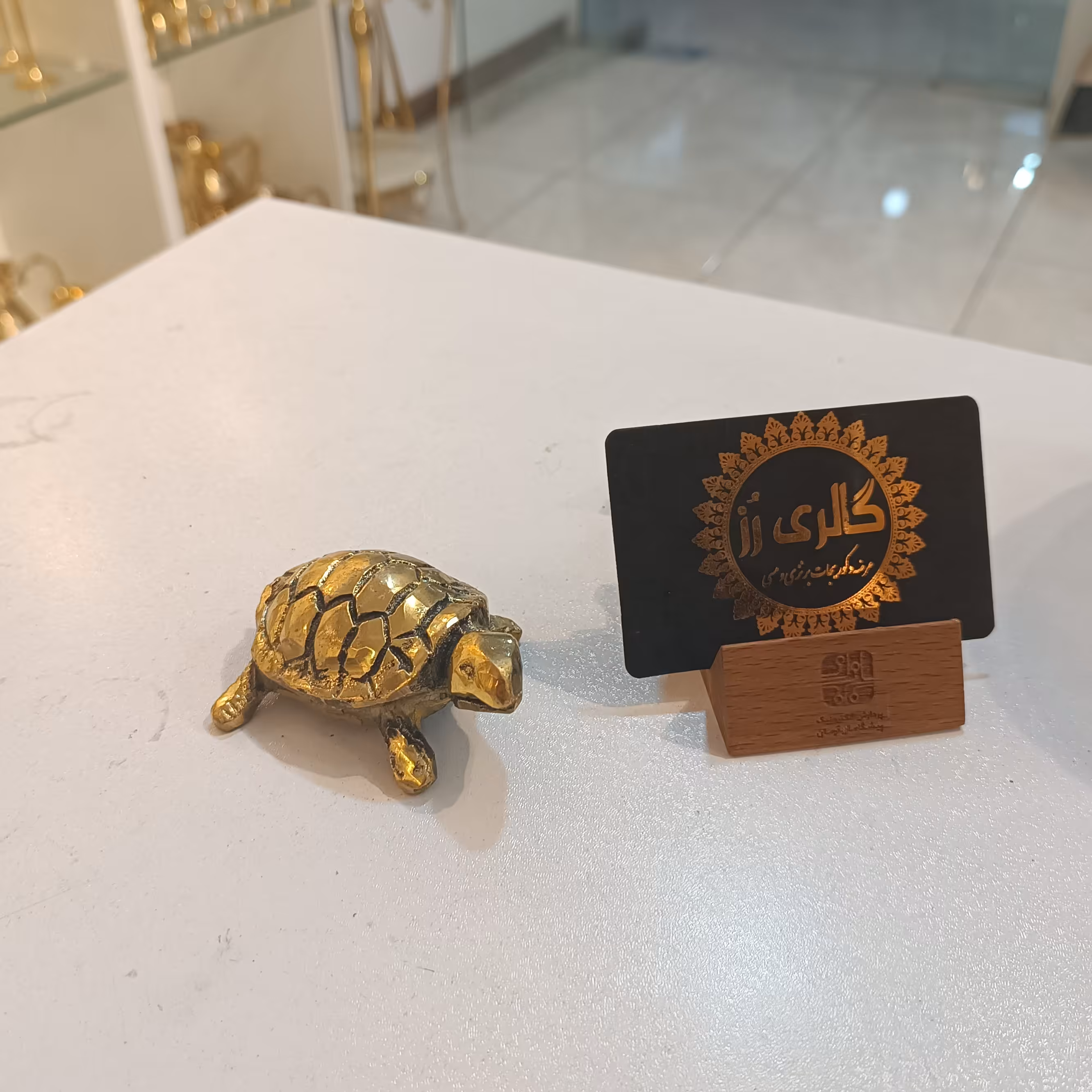 تندیس لاک پشت برنجی(برنز)سایز کوچک سیاه قلم شده بسیار زیباکیفیت درجه یک بدون تغییر رنگ با قابلیت حفظ ریز جزئیات
