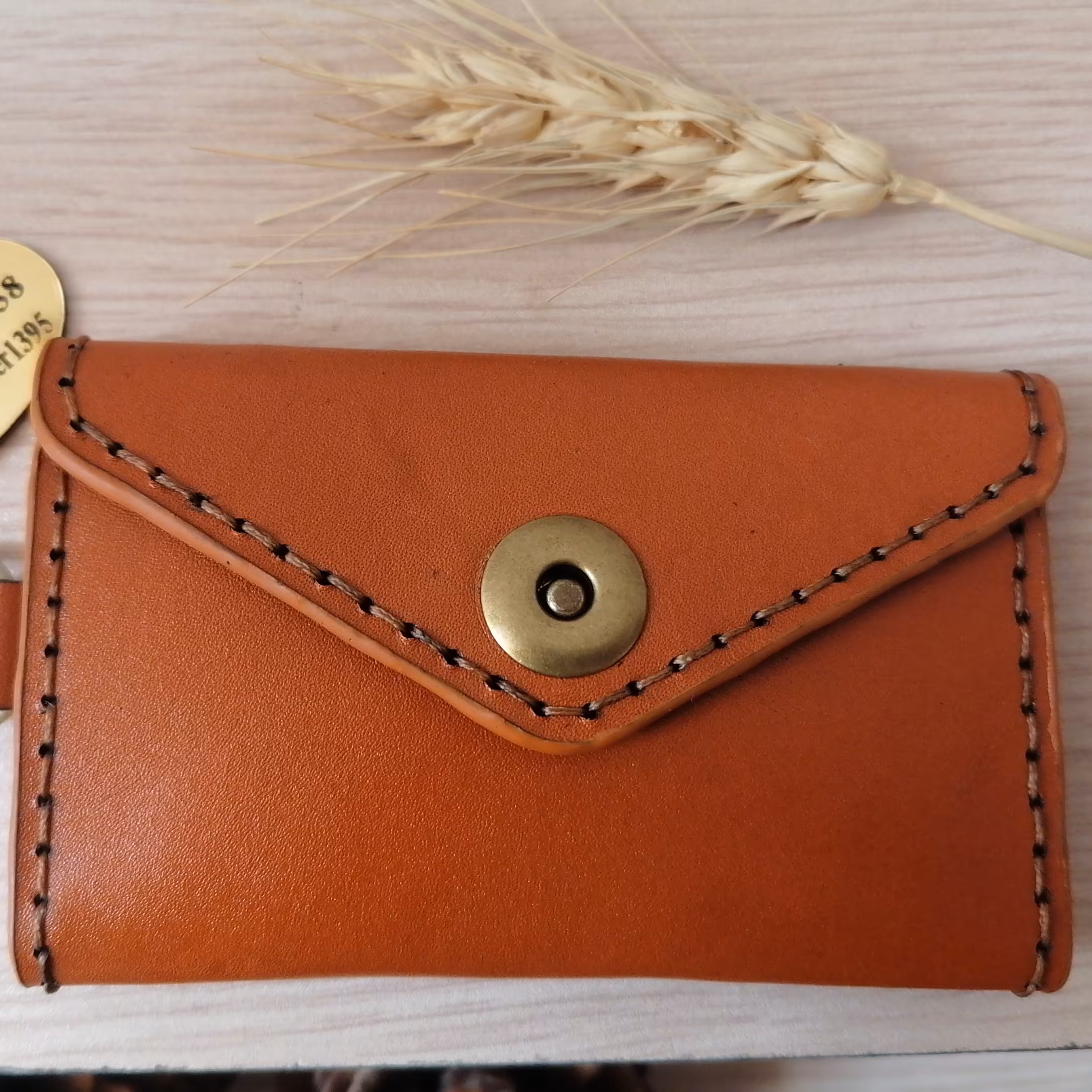 کیف جا کلیدی چرم درجه 1 گاوی دست دوز وبا کیفیت جای کارت برای خرید بسیار مناسب آقا وخانم تنوع رنگ