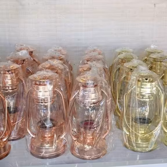 فانوس شمع‌سوز در دو طرح مسی و برنزی