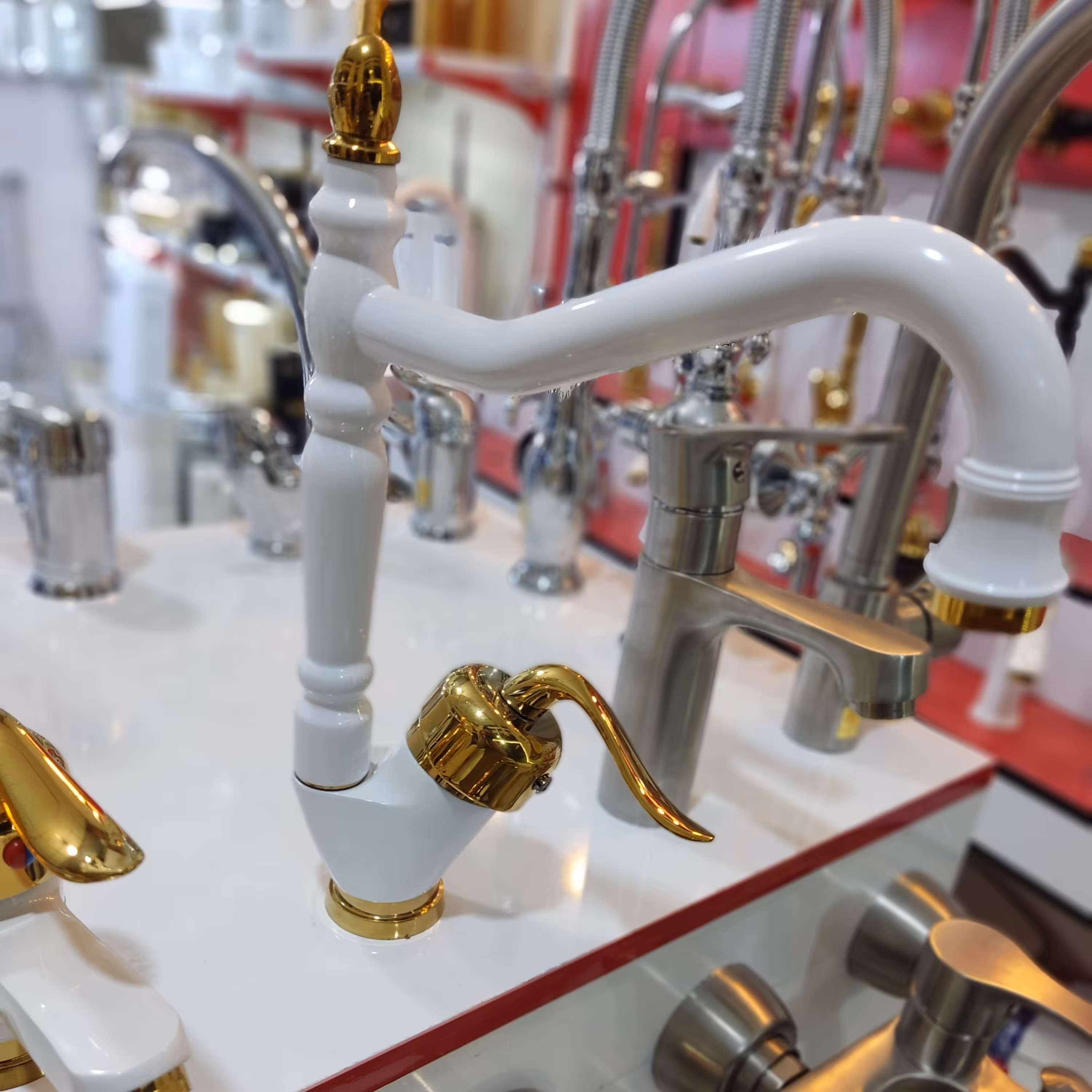 شیر ظرفشویی مدل قاجاری سفید طلایی