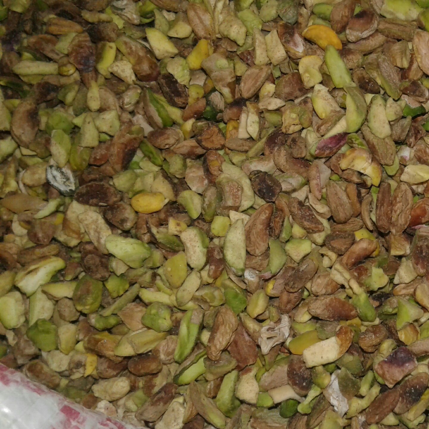 مغز پسته خرده یا دندانه سبز رنگ و پاک شده- ارسال رایگان