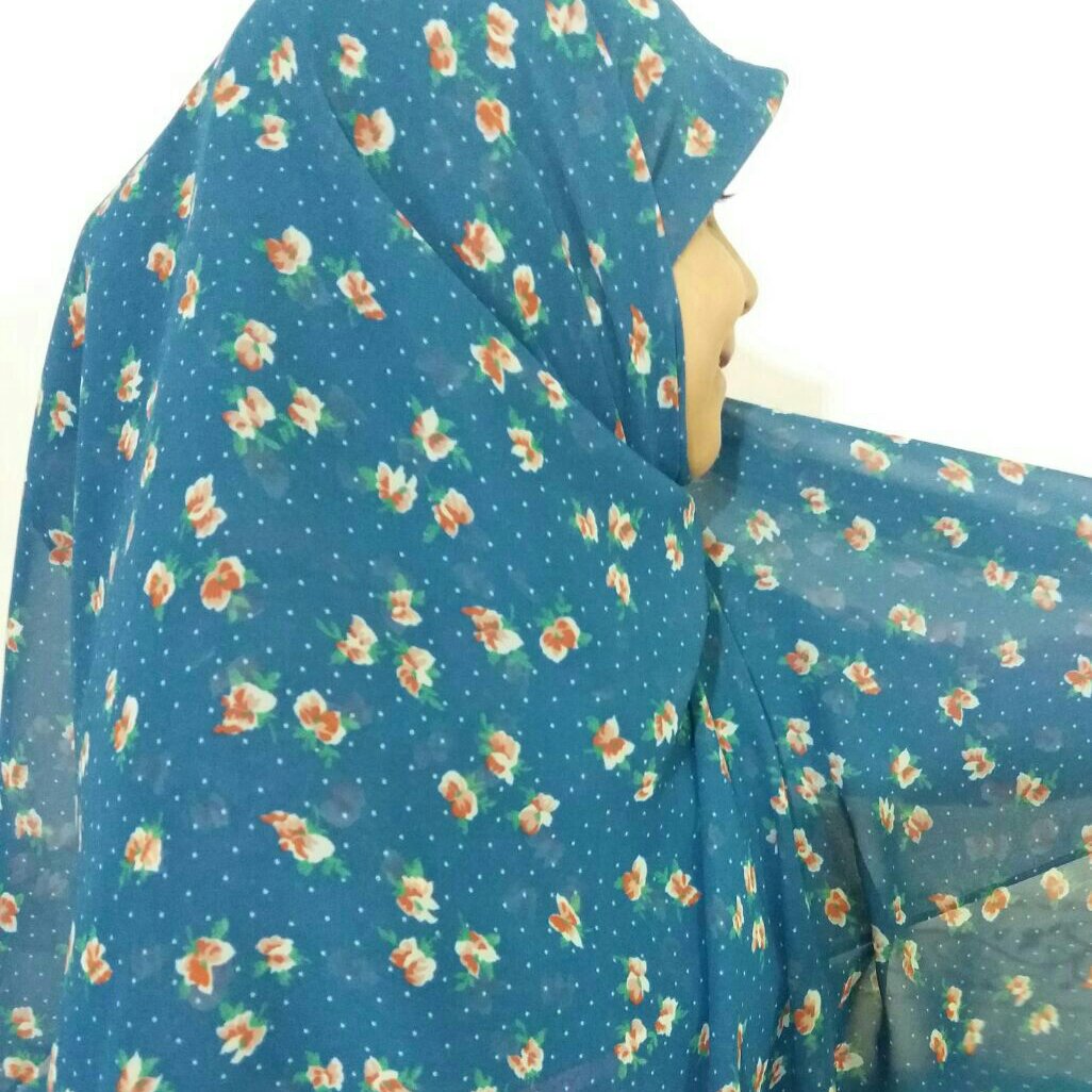 روسری حریر ژرژت زمینه آبی