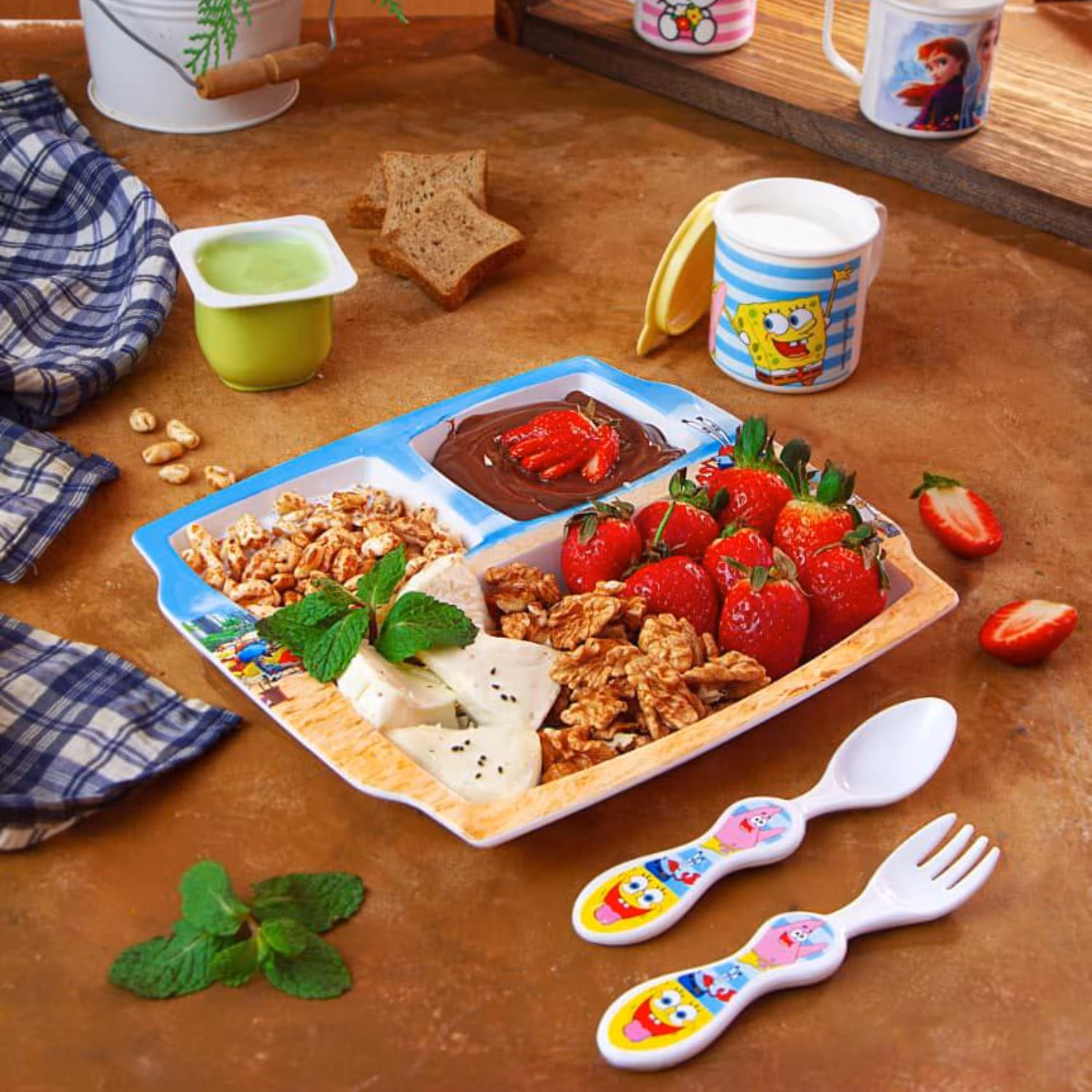 ظرف کودک عروسکی چاپدار سه خانه همراه قاشق