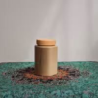 ارده کنجد متوسط ،  رنگ روشن و شیرین ، تولید شده از بهترین و شیرین‌ترین کنجد