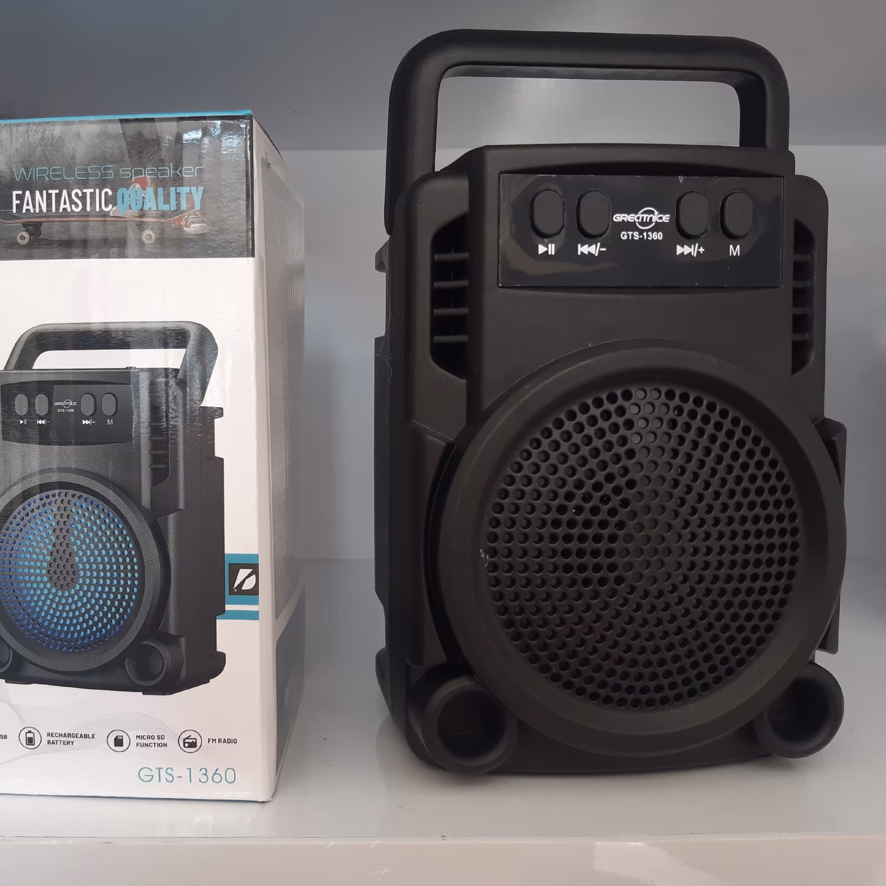 اسپیکر  پر سر و صدا  کوچک